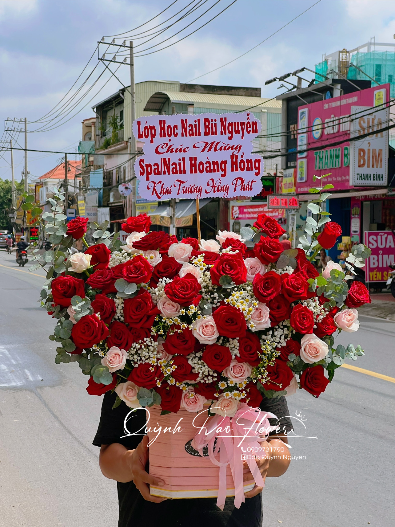 Giỏ hoa khai trương khổng lồ 