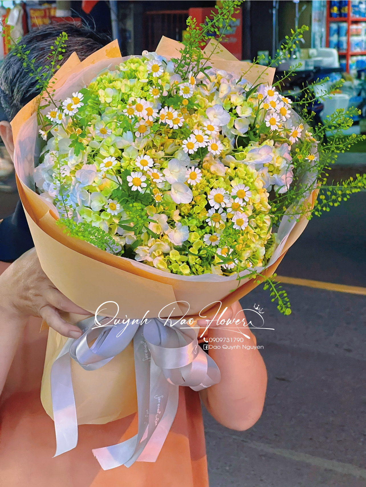 Bó hoa Cẩm Tú cầu gói giấy xi măng 