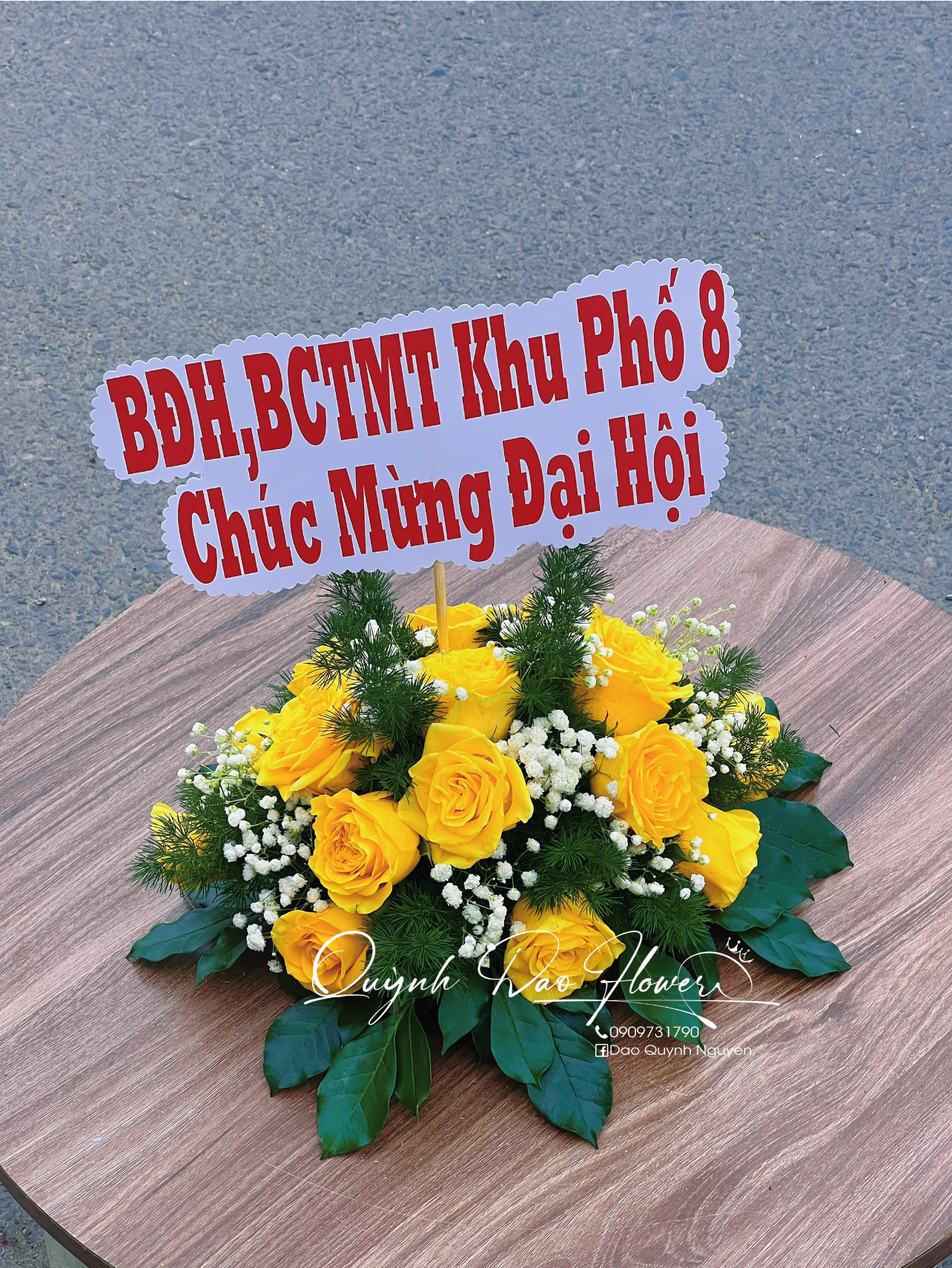 Bát hoa để bàn màu vàng 