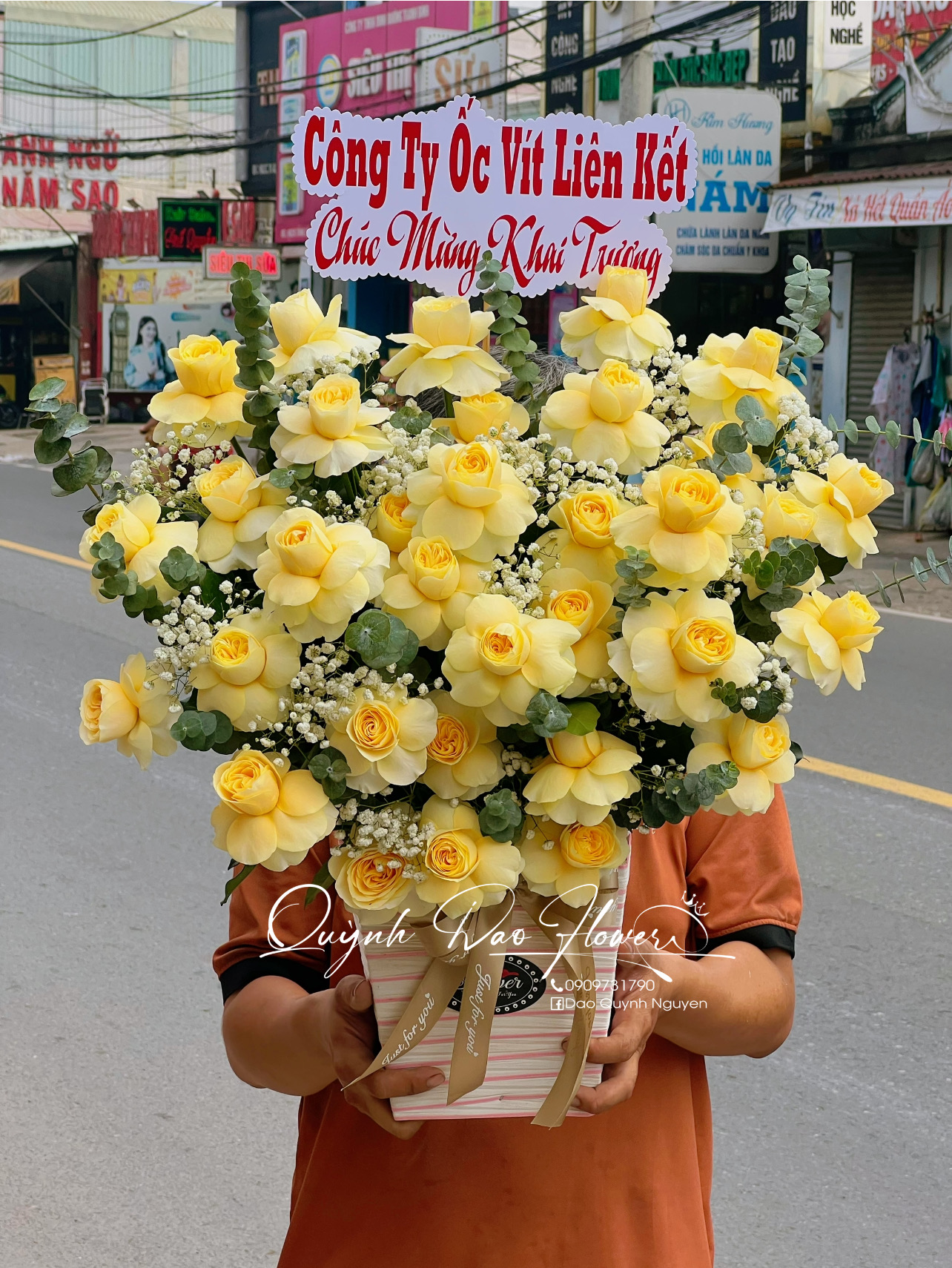 Giỏ hoa vàng Victor 