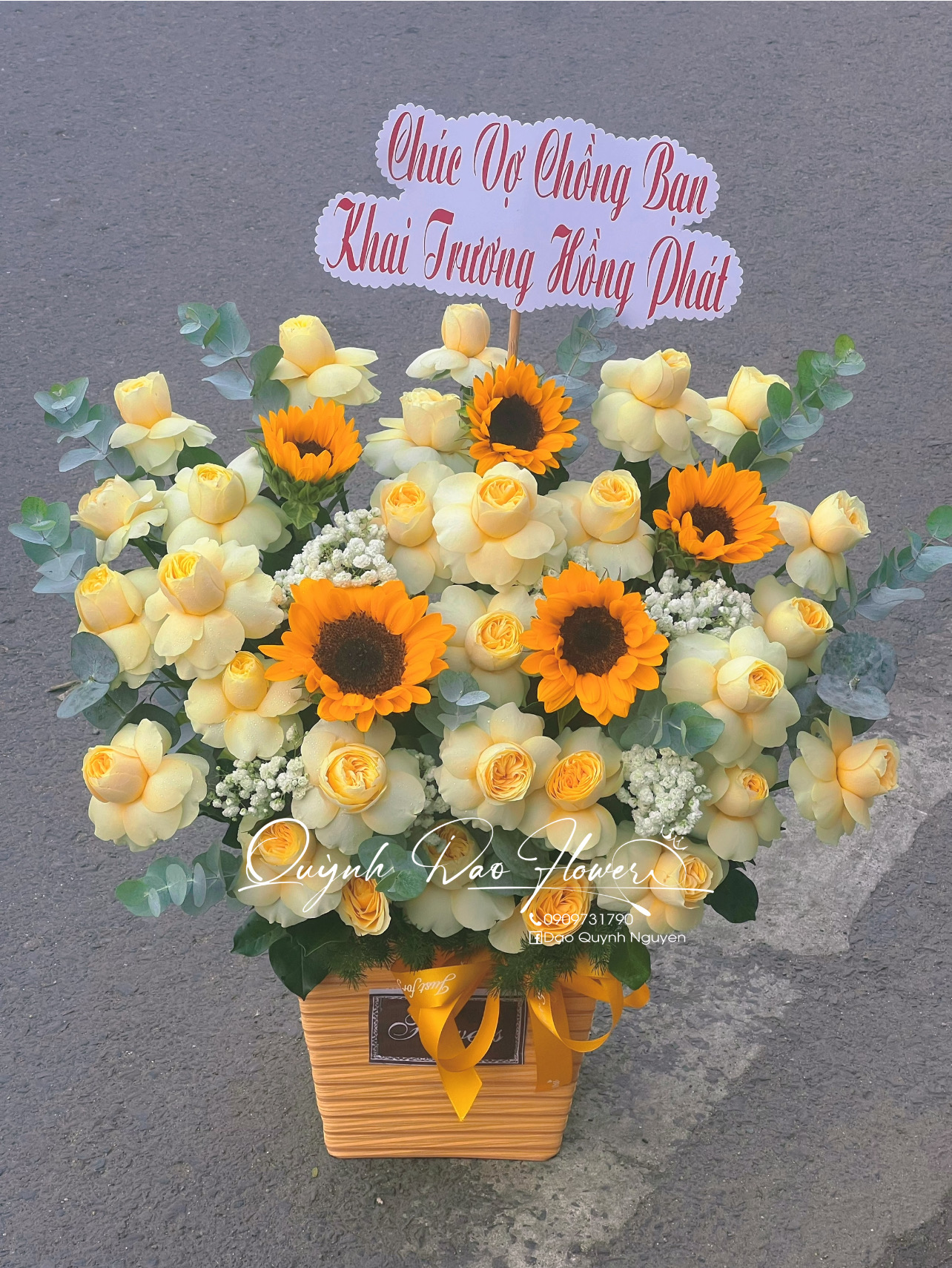 Giỏ hoa hồng vàng mừng khai trương 