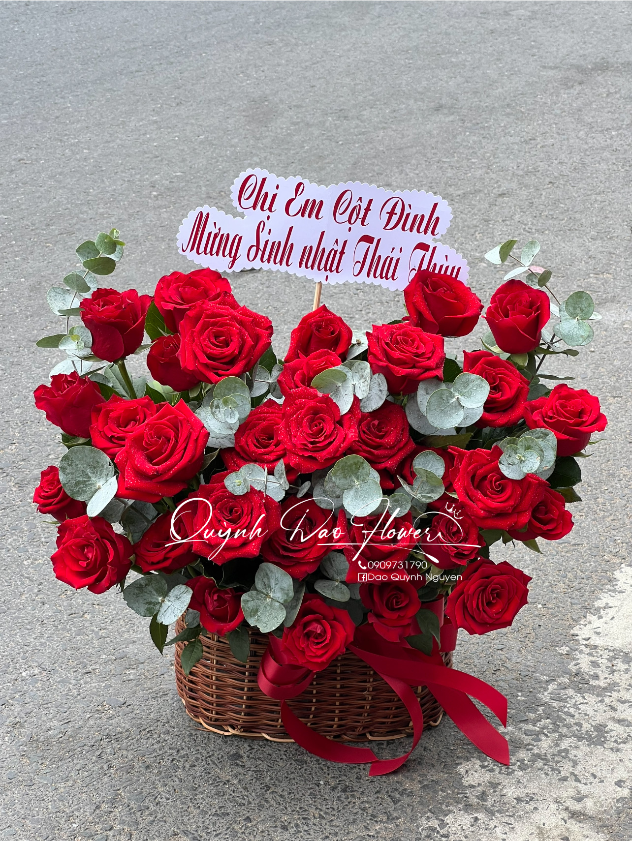 Giỏ hoa đỏ nhung thủ Đức , bình dương 