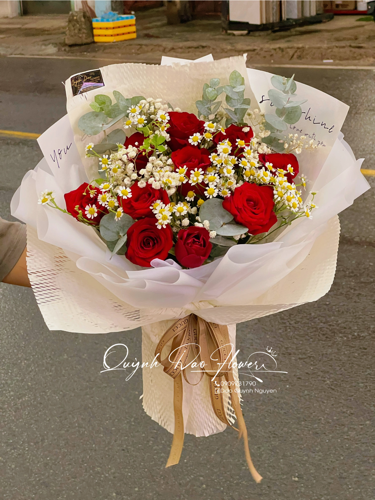 Bó hoa hồng đỏ mix cúc tana 