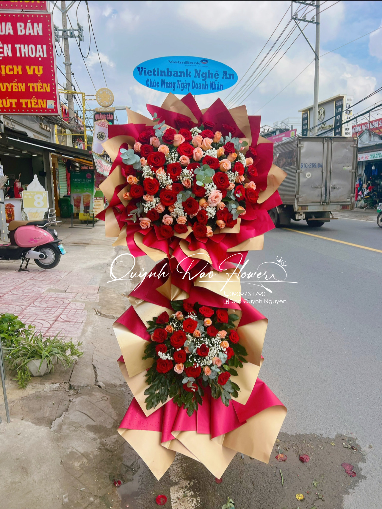 Kệ chúc mừng khu vực dĩ An