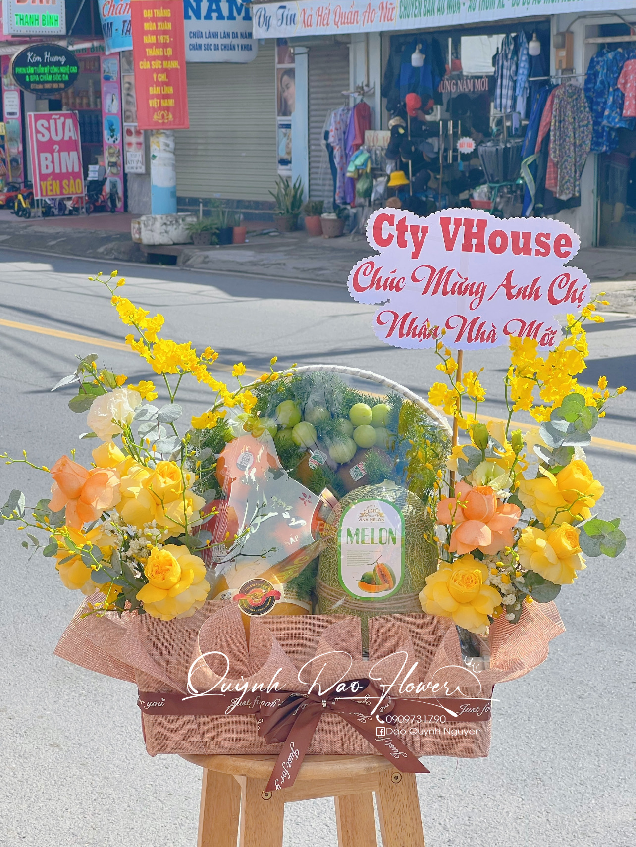 Giỏ trái cây màu vàng sang trọng 