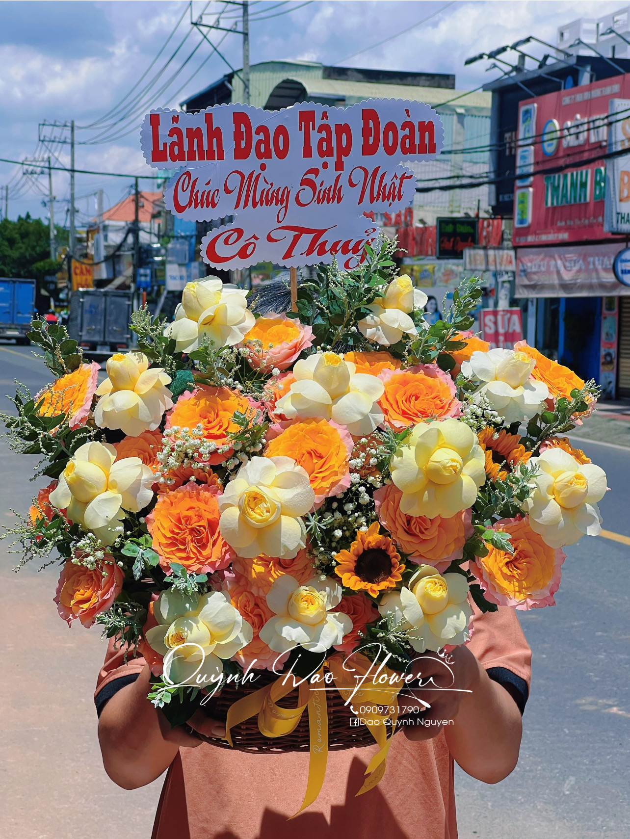 Giỏ hoa tặng cô thủ Đức 