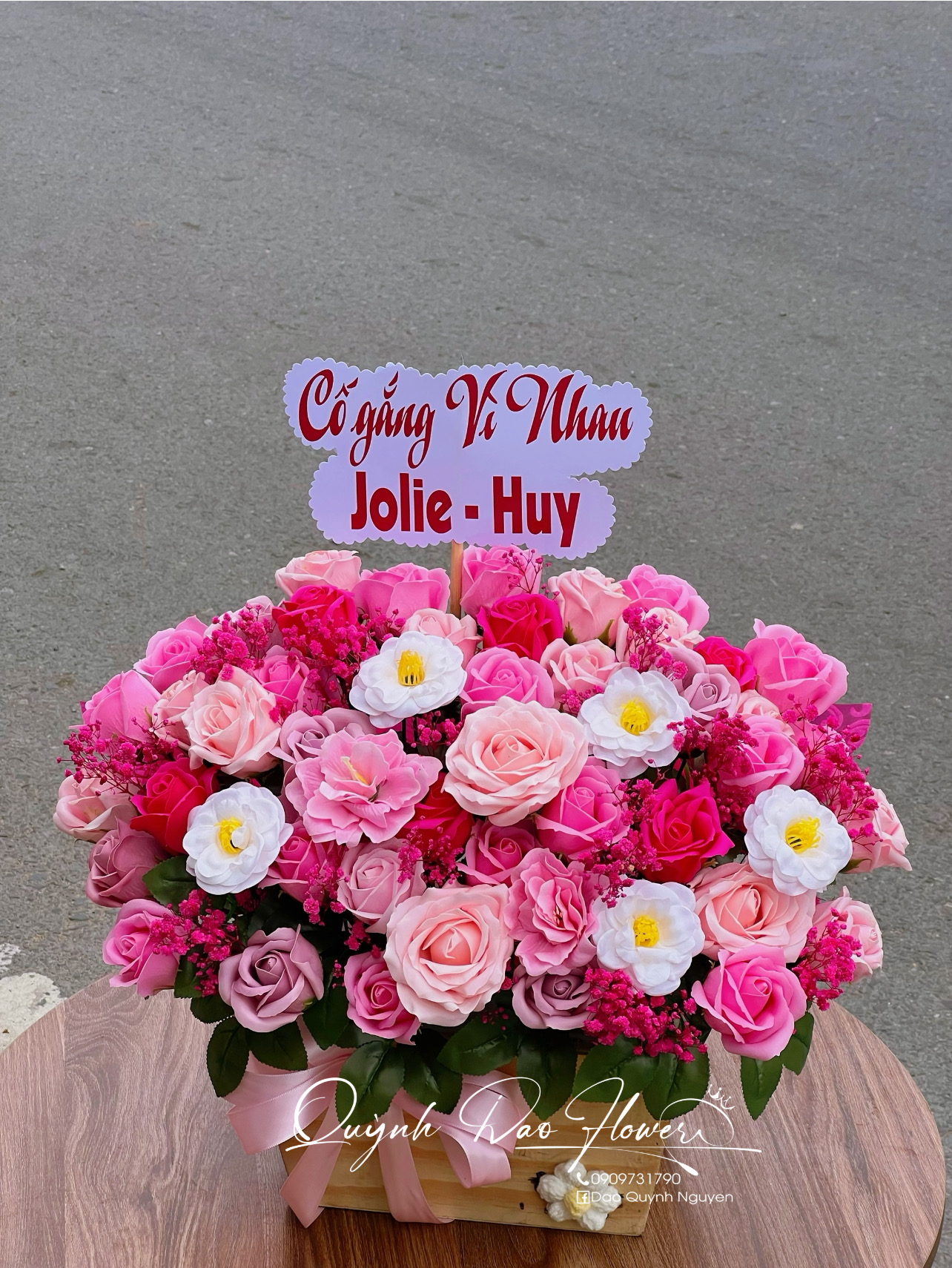Giỏ hoa sáp cao cấp màu hồng tặng người yêu 