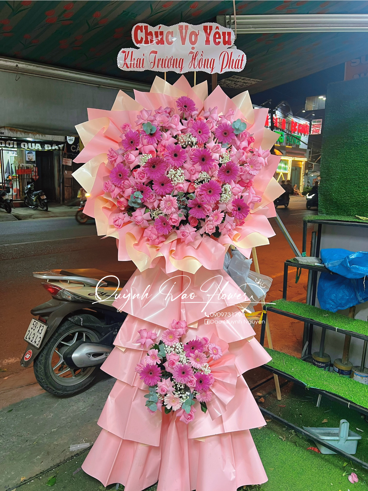 Kệ hoa hồng sen khai trương 