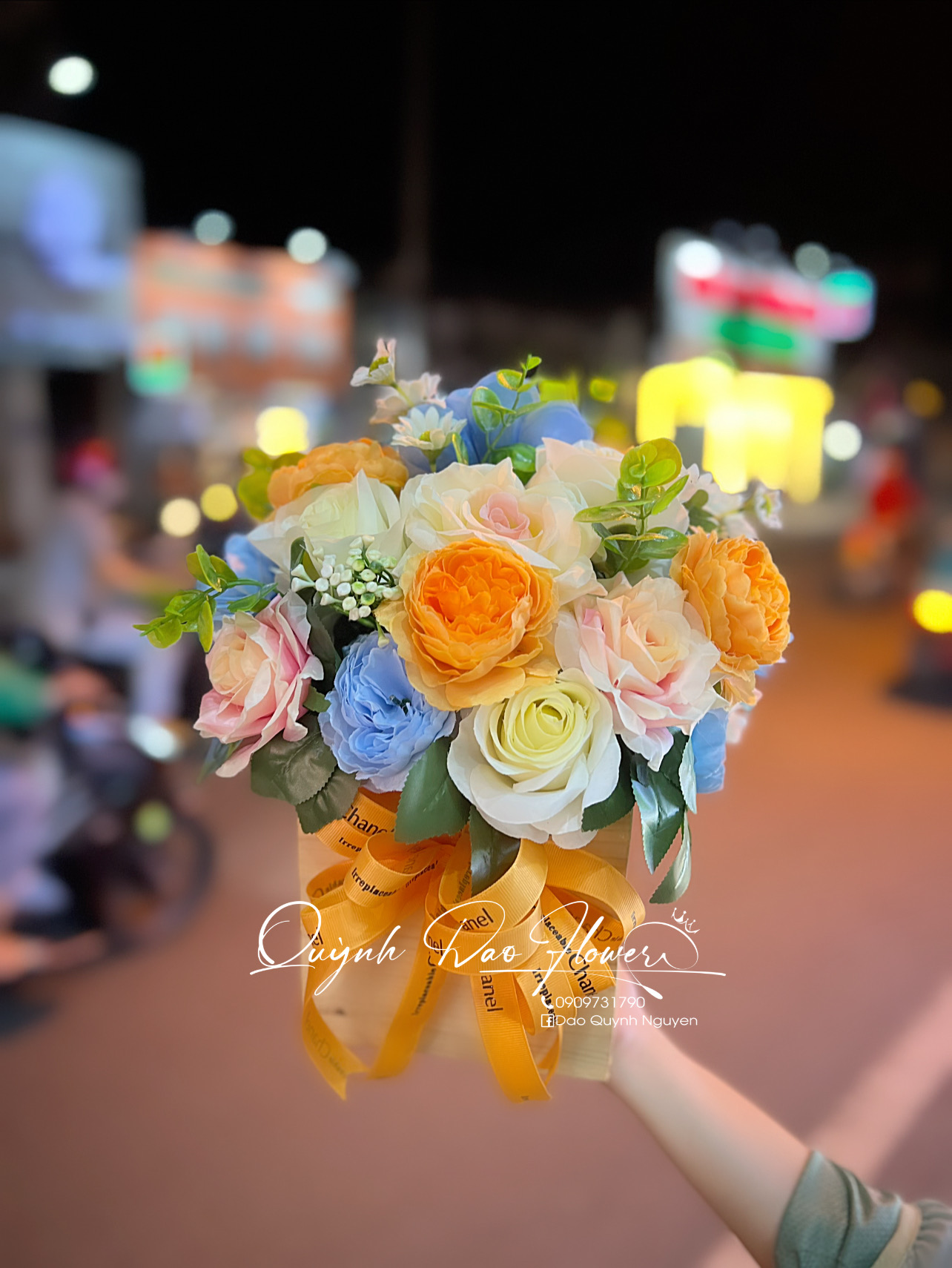Giỏ hoa lụa để bàn giáo viên, văn phòng 
