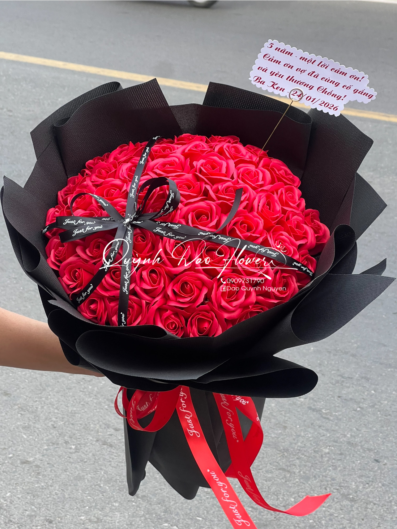 Bó hoa sáp đỏ sang trọng 