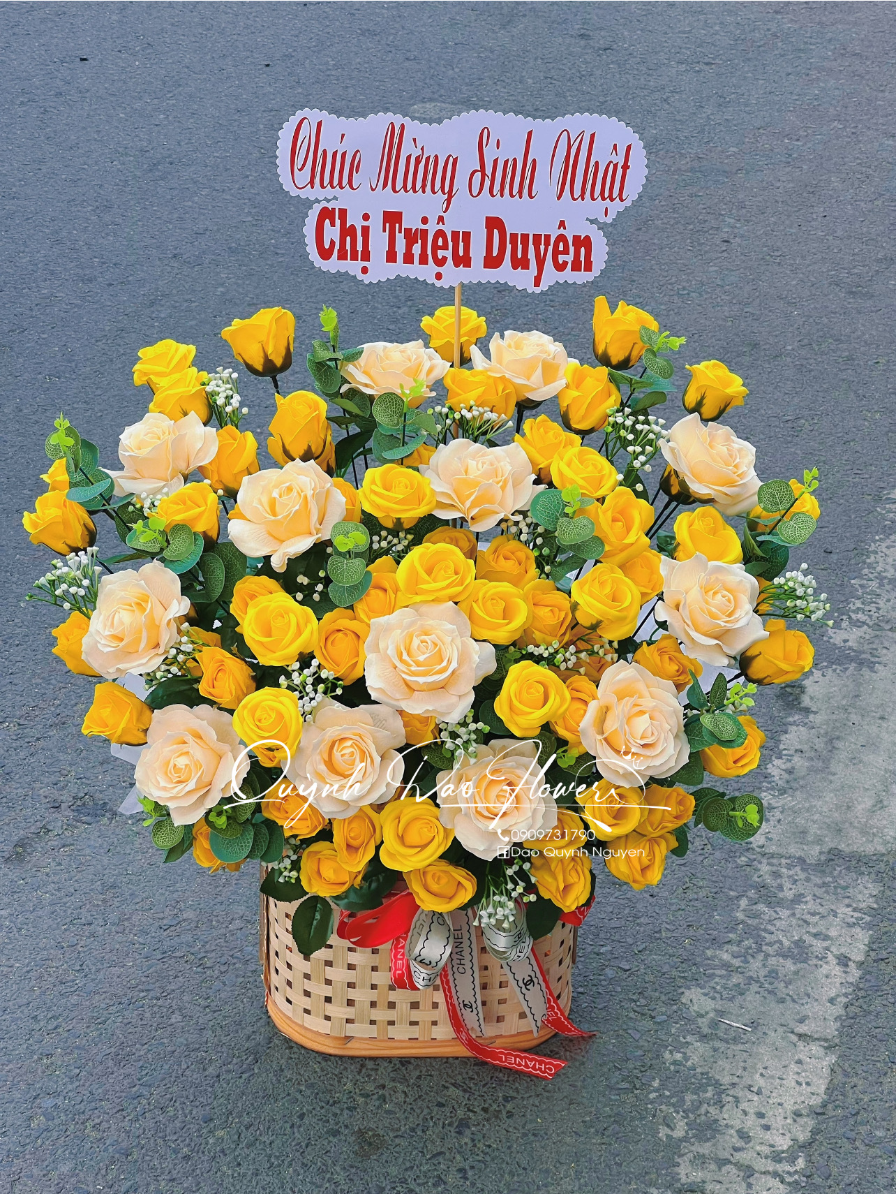 Giỏ hoa sáp tone vàng thủ Đức 