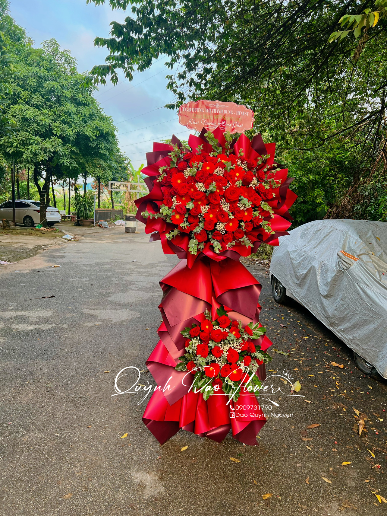Kệ khai trương màu đỏ to đẹp 