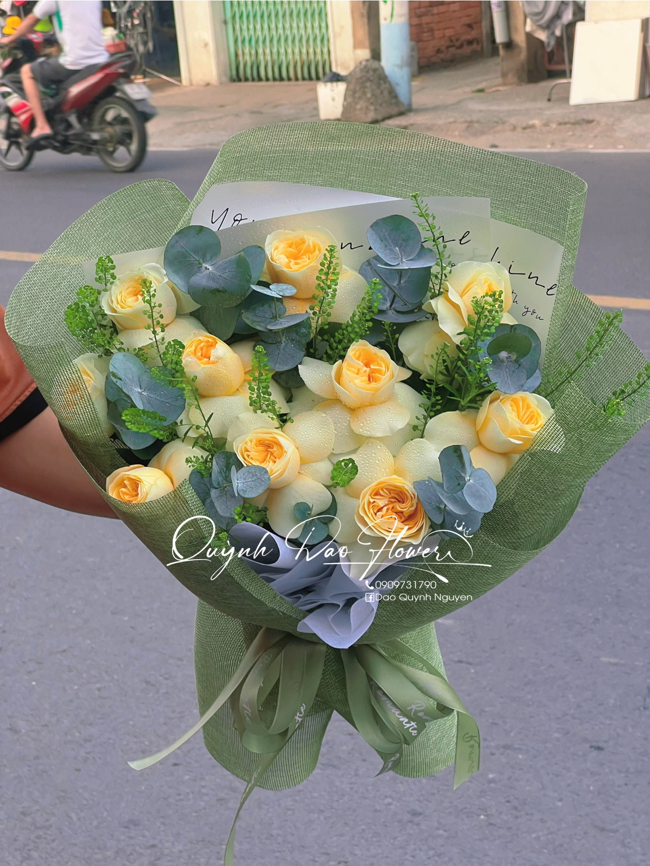 Hoa hồng vàng nhạt 