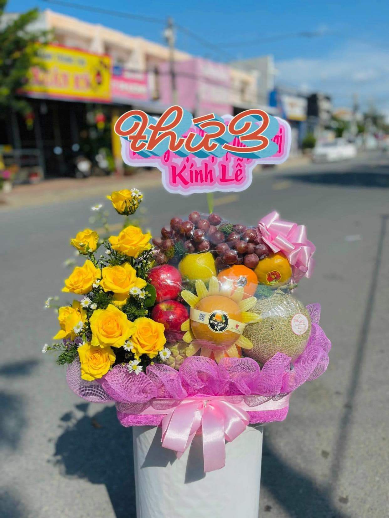 Giỏ hoa quả kính lễ