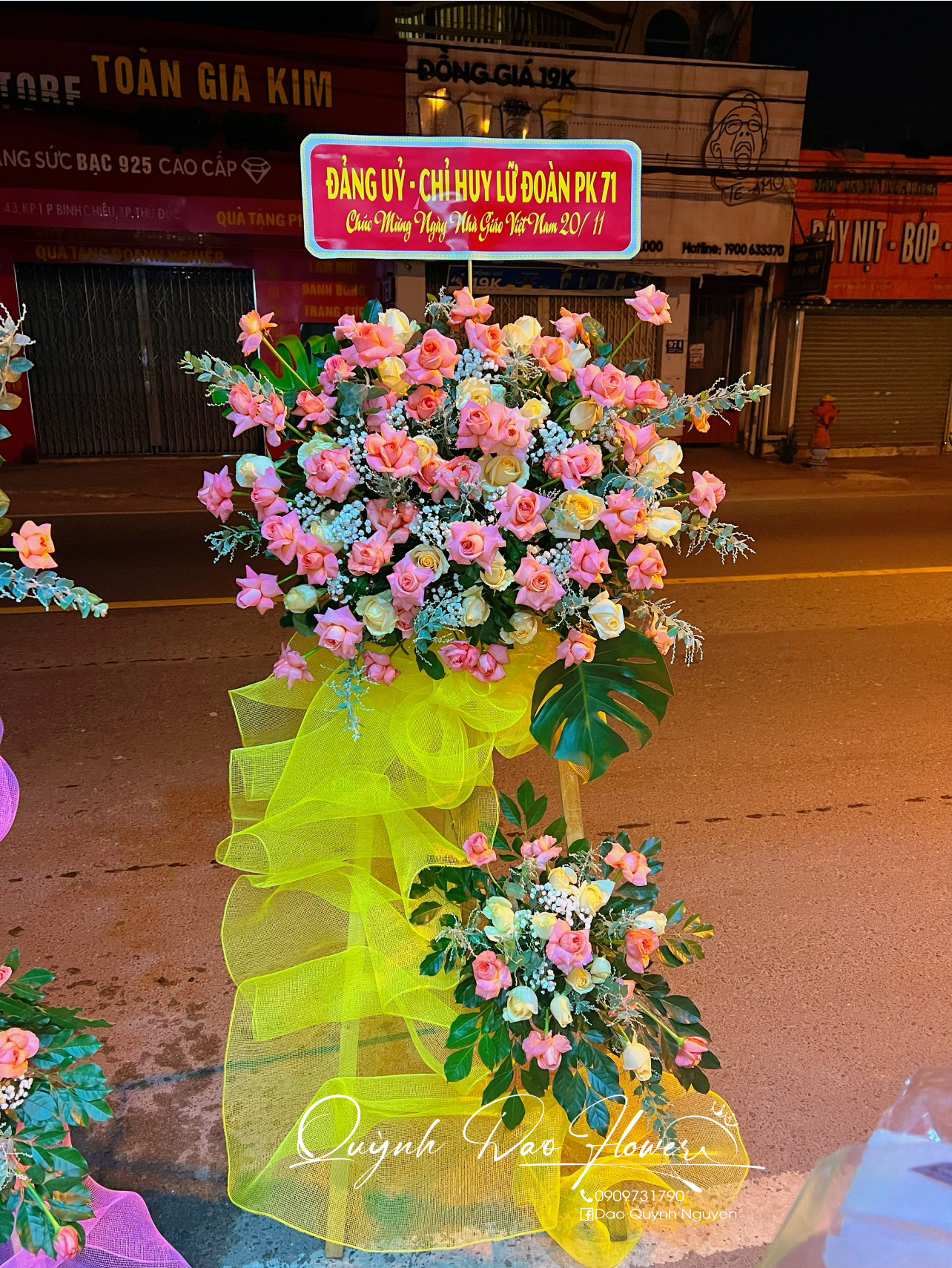 Kệ hoa chúc mừng 