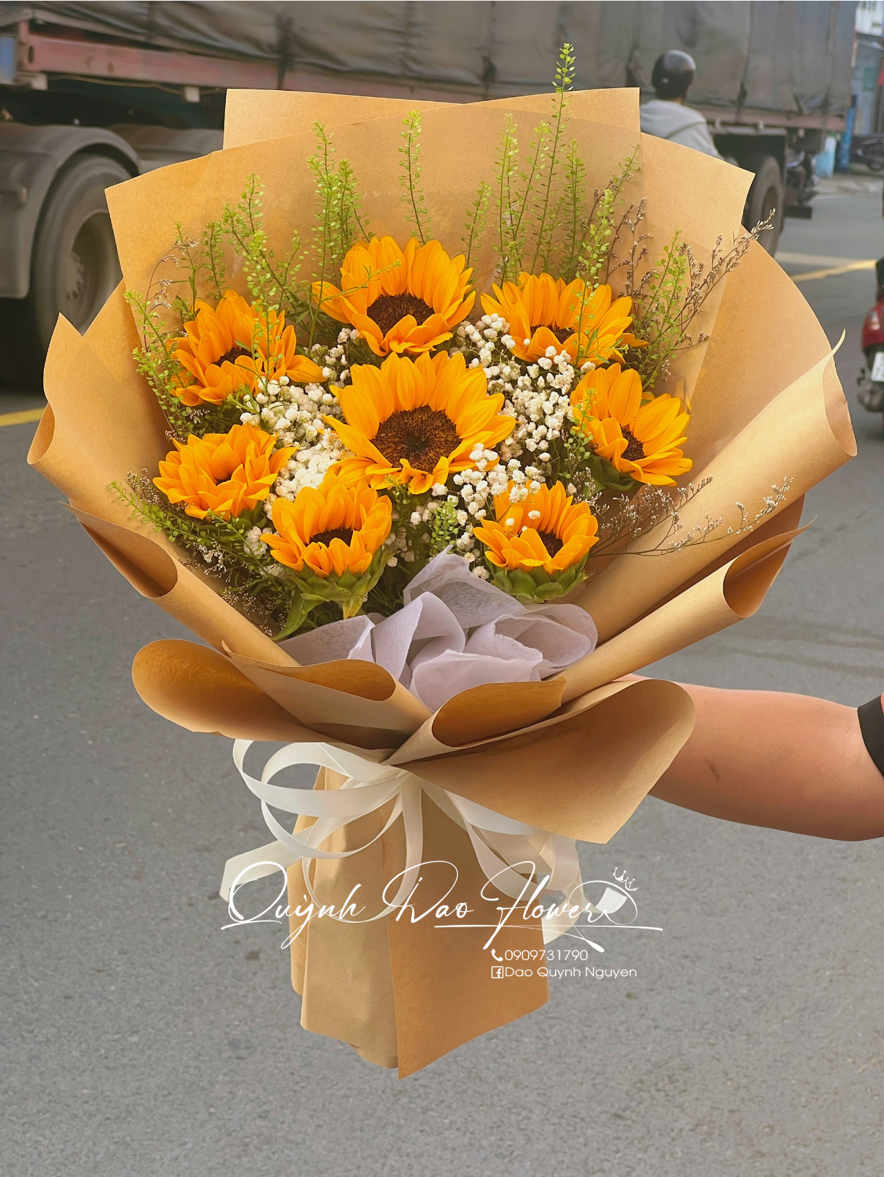 Bó hoa hướng dương 8 bông  tại thủ Đức 