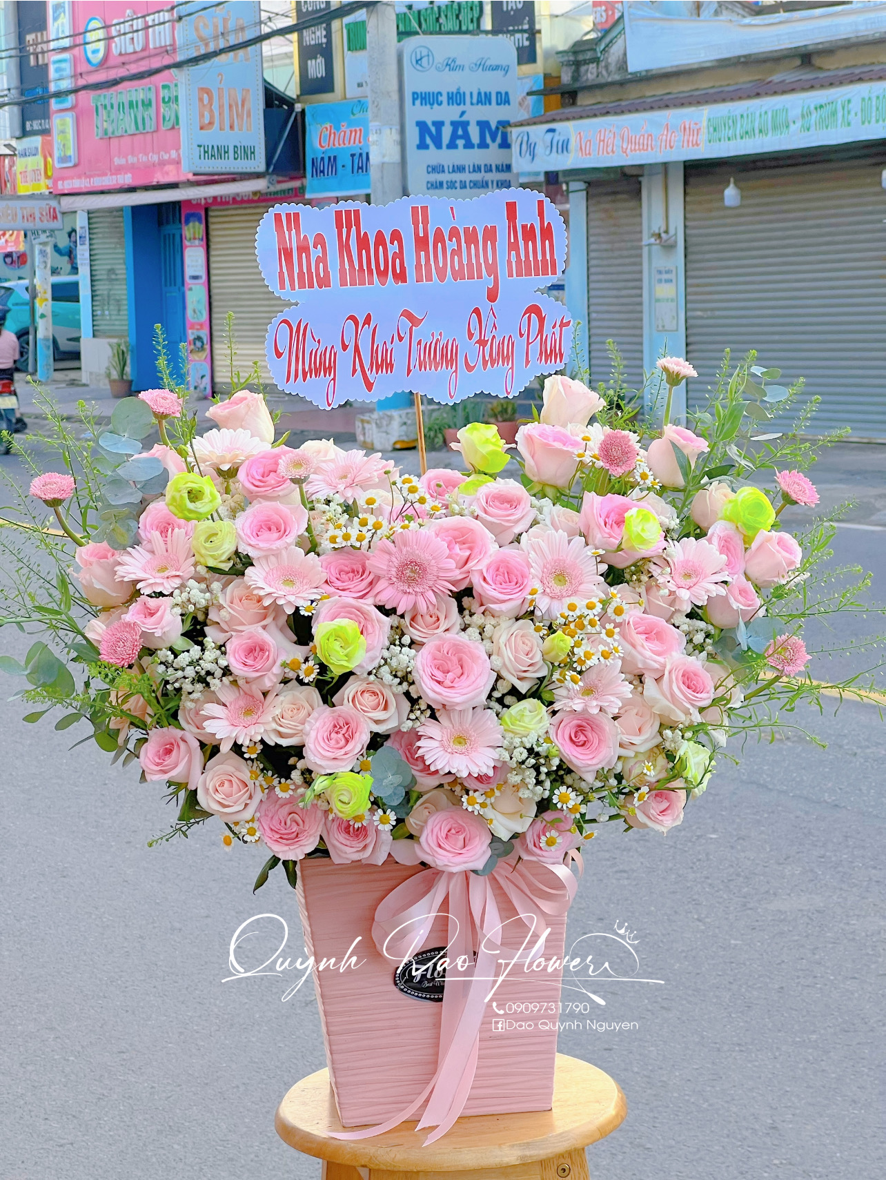 Giỏ hoa khai trương màu hồng tại Bình Dương 