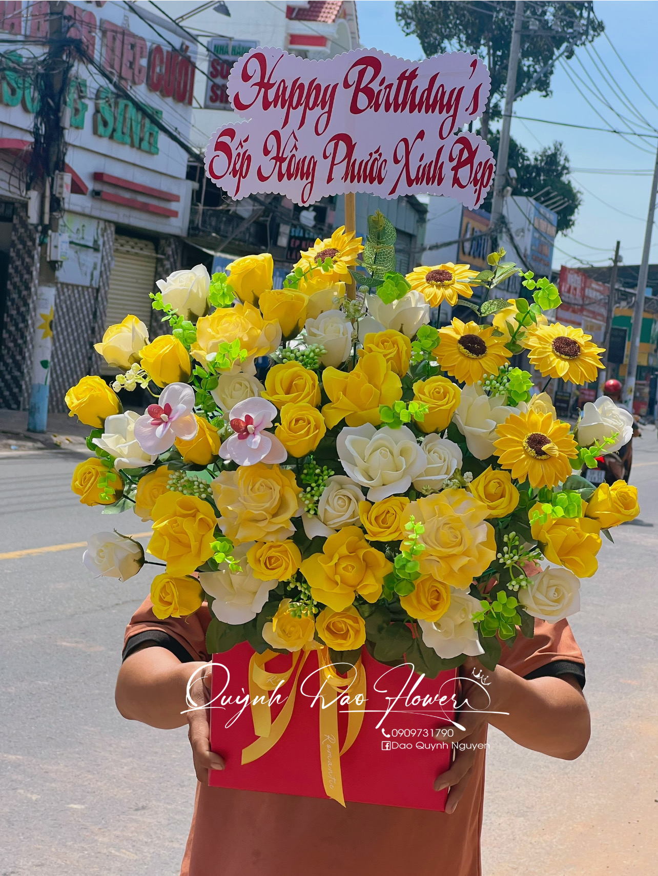 Giỏ hoa sáp màu vàng 