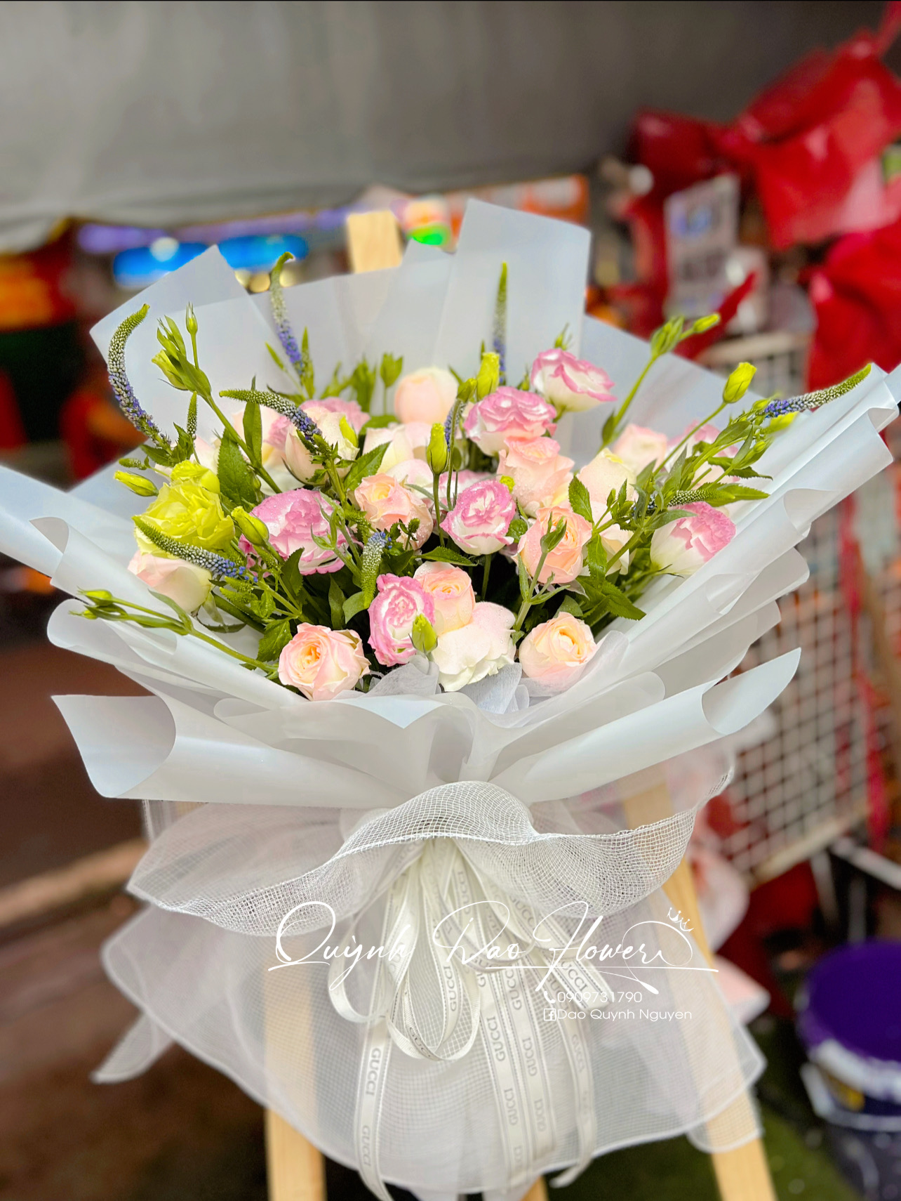Bó hoa hồng mix hoa cát tường nhẹ nhàng 
