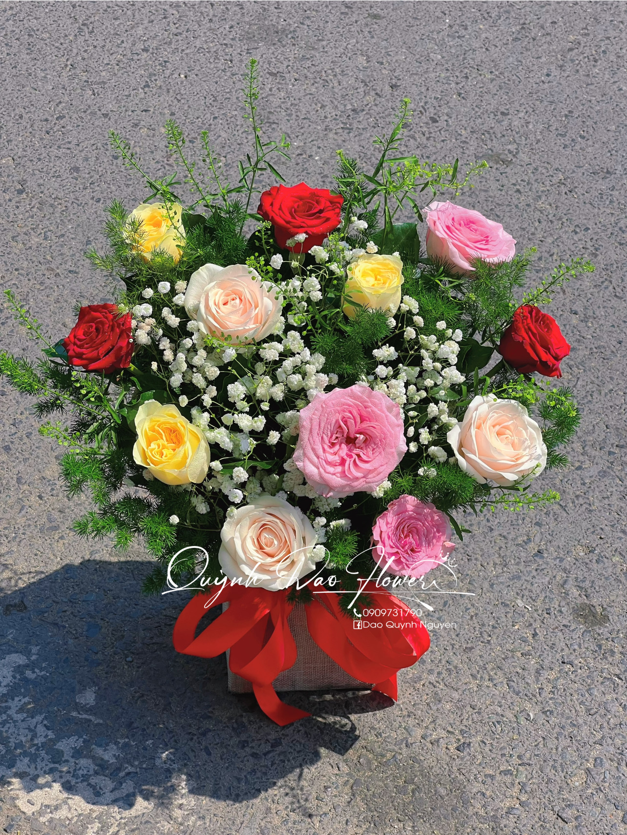 Giỏ hoa nhiều màu