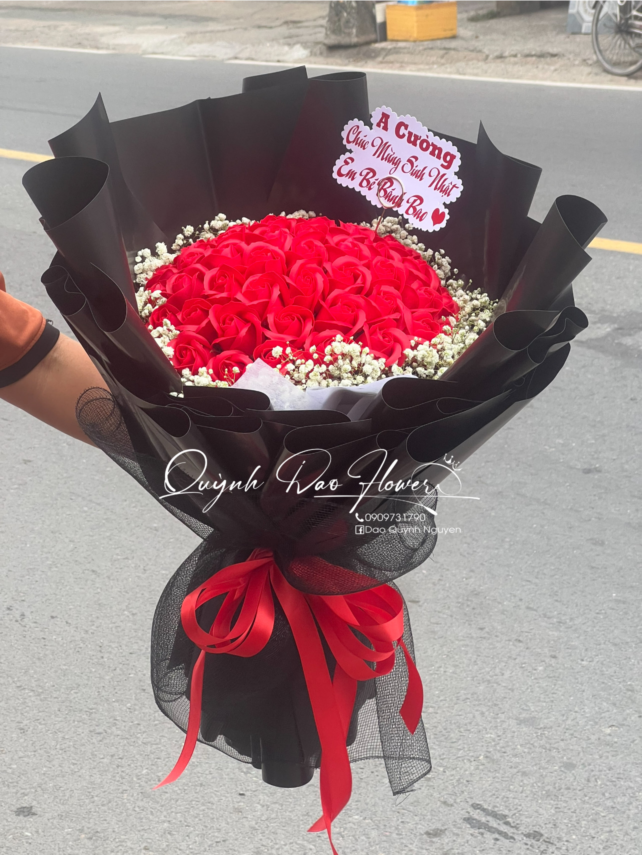 Bó hoa sáp 50 bông viền bi