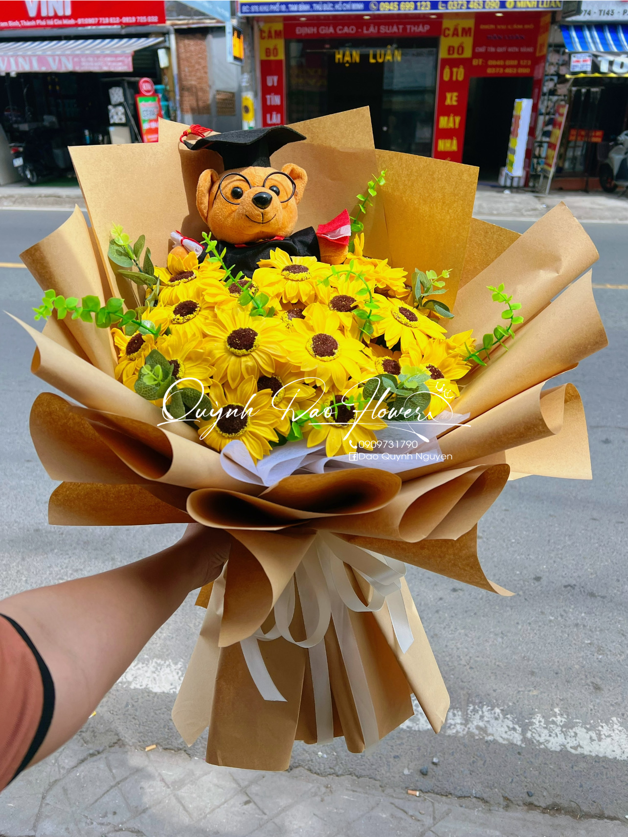 Bó hoa tốt nghiệp to