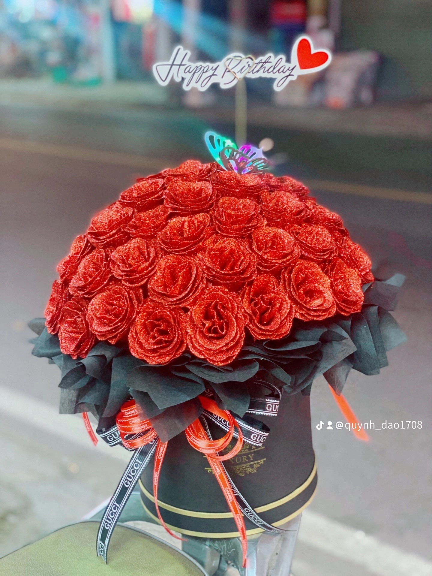 Hộp hoa nhũ tròn sang trọng 