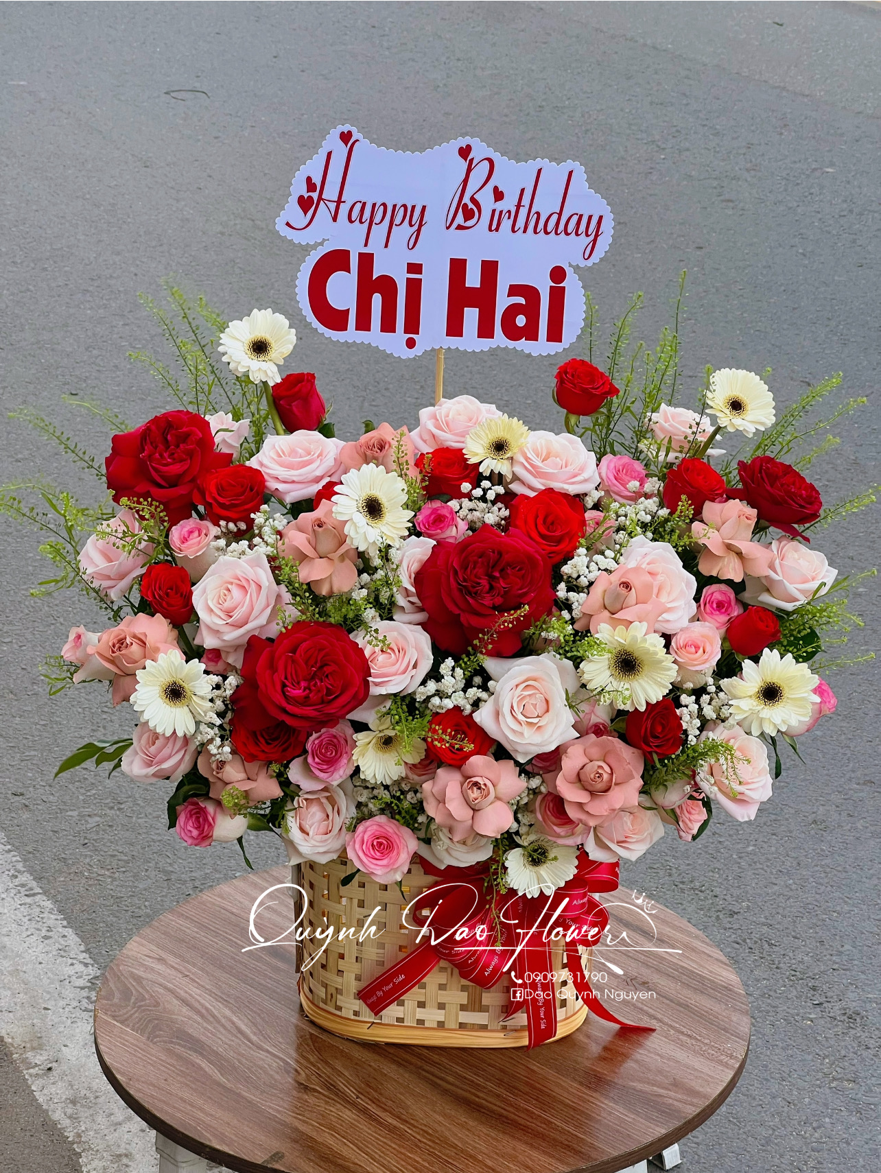 Giỏ hoa hồng mix tặng chị gái 