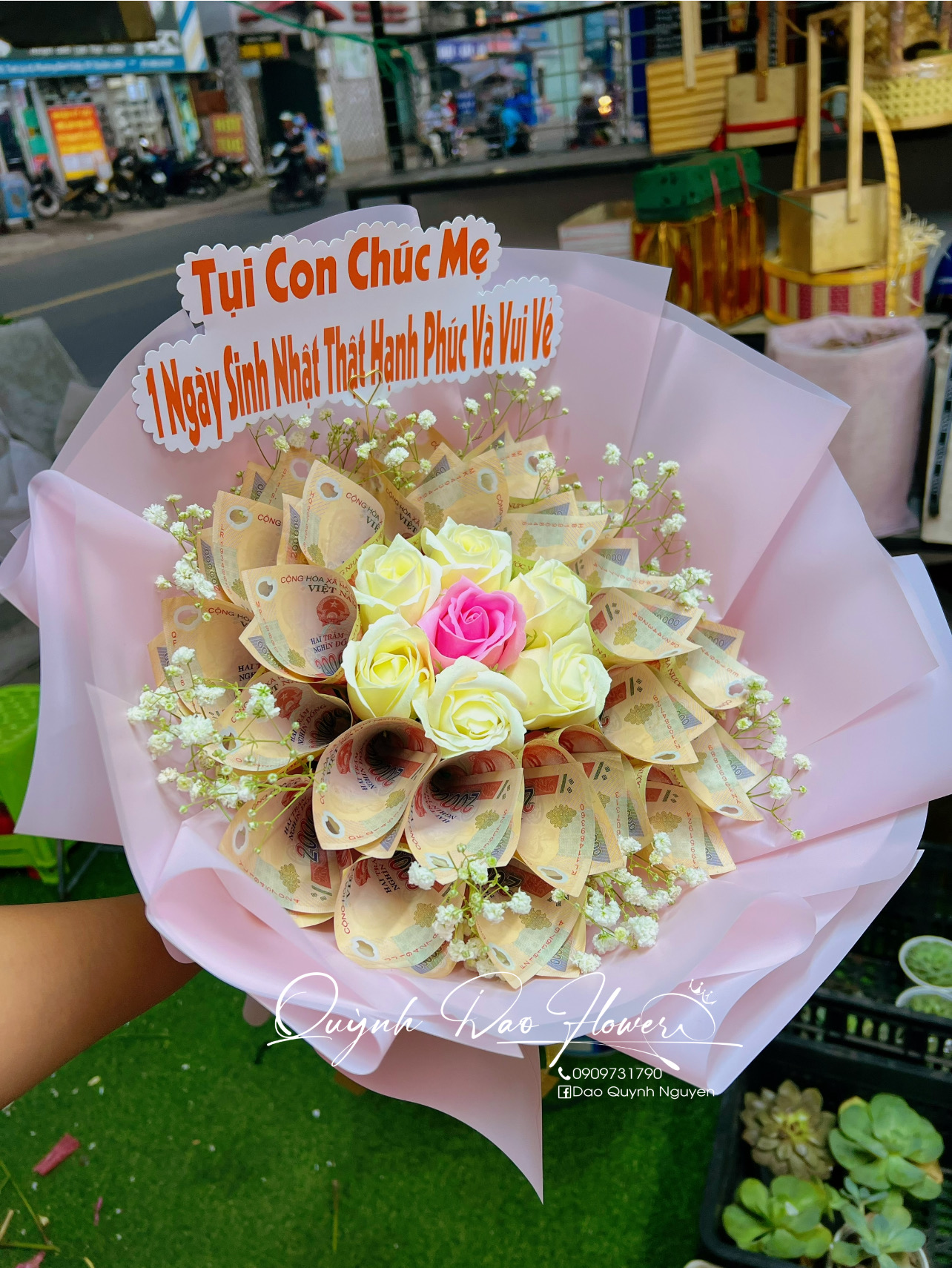 Hoa tiền tặng mẹ
