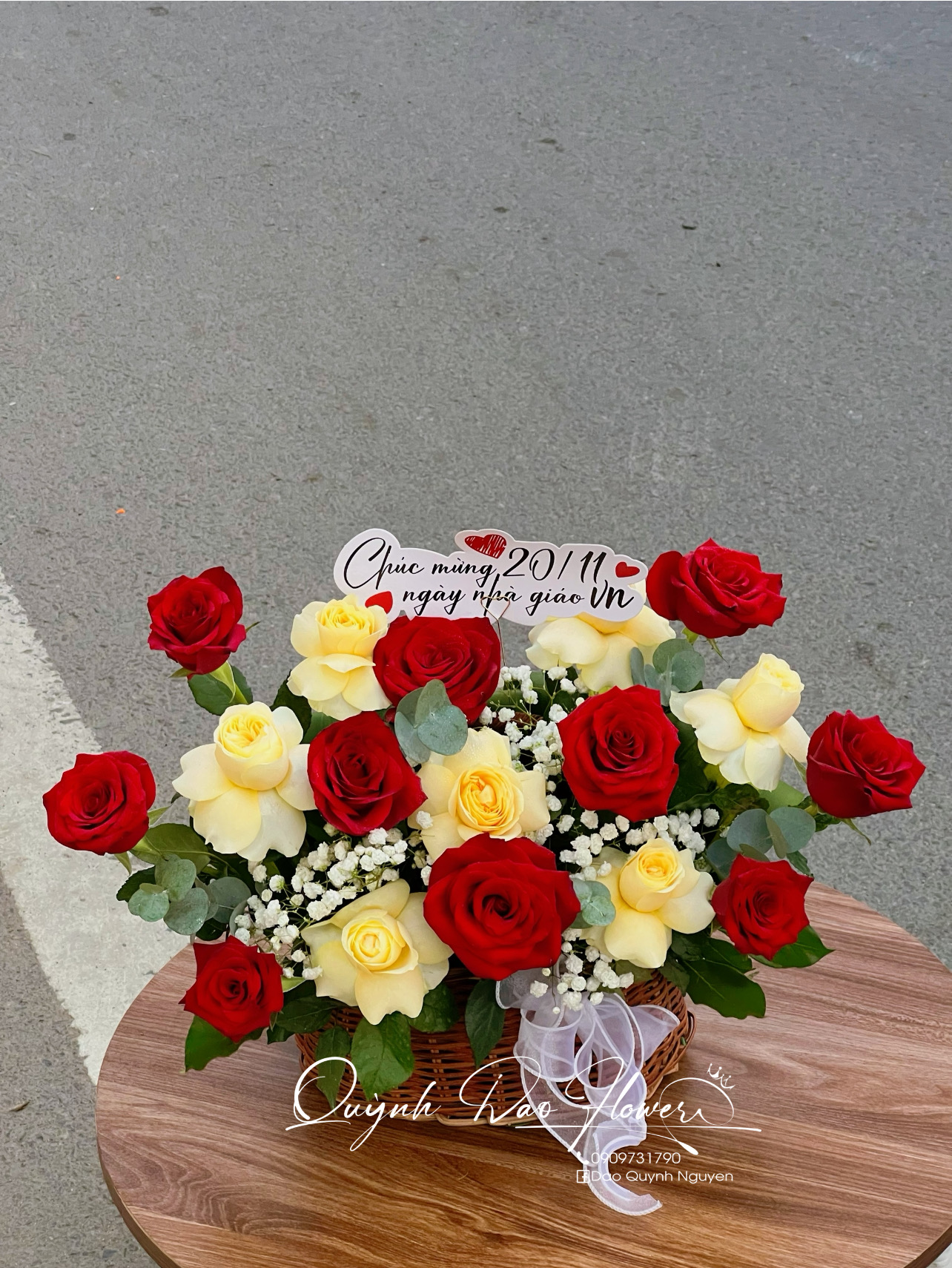 Giỏ hoa nhỏ xinh tặng chúc mừng 