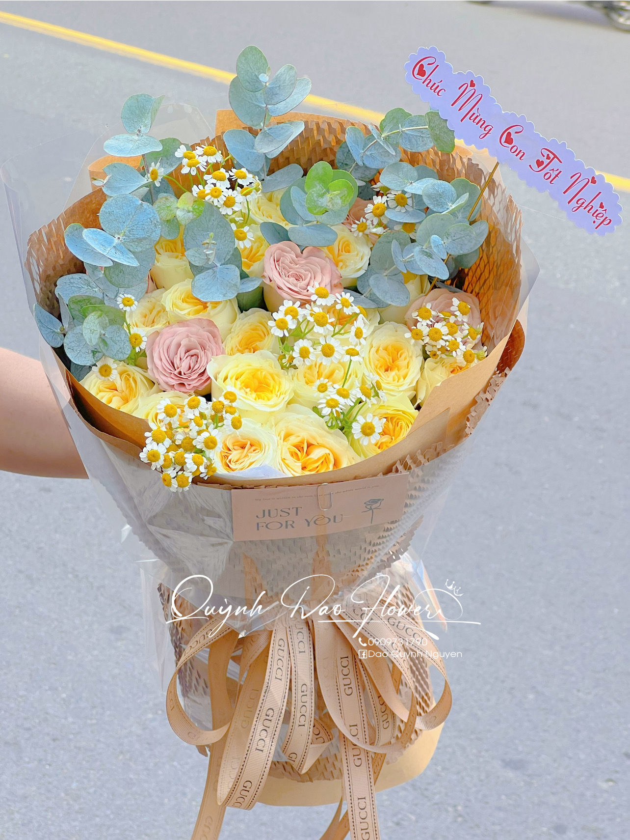 Bó hoa hồng vàng tặng cô 