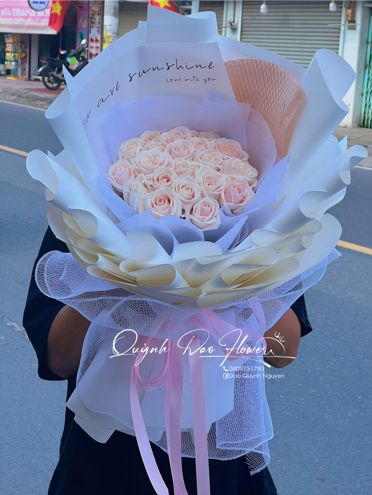 Bó hoa hồng kem 19 bông 