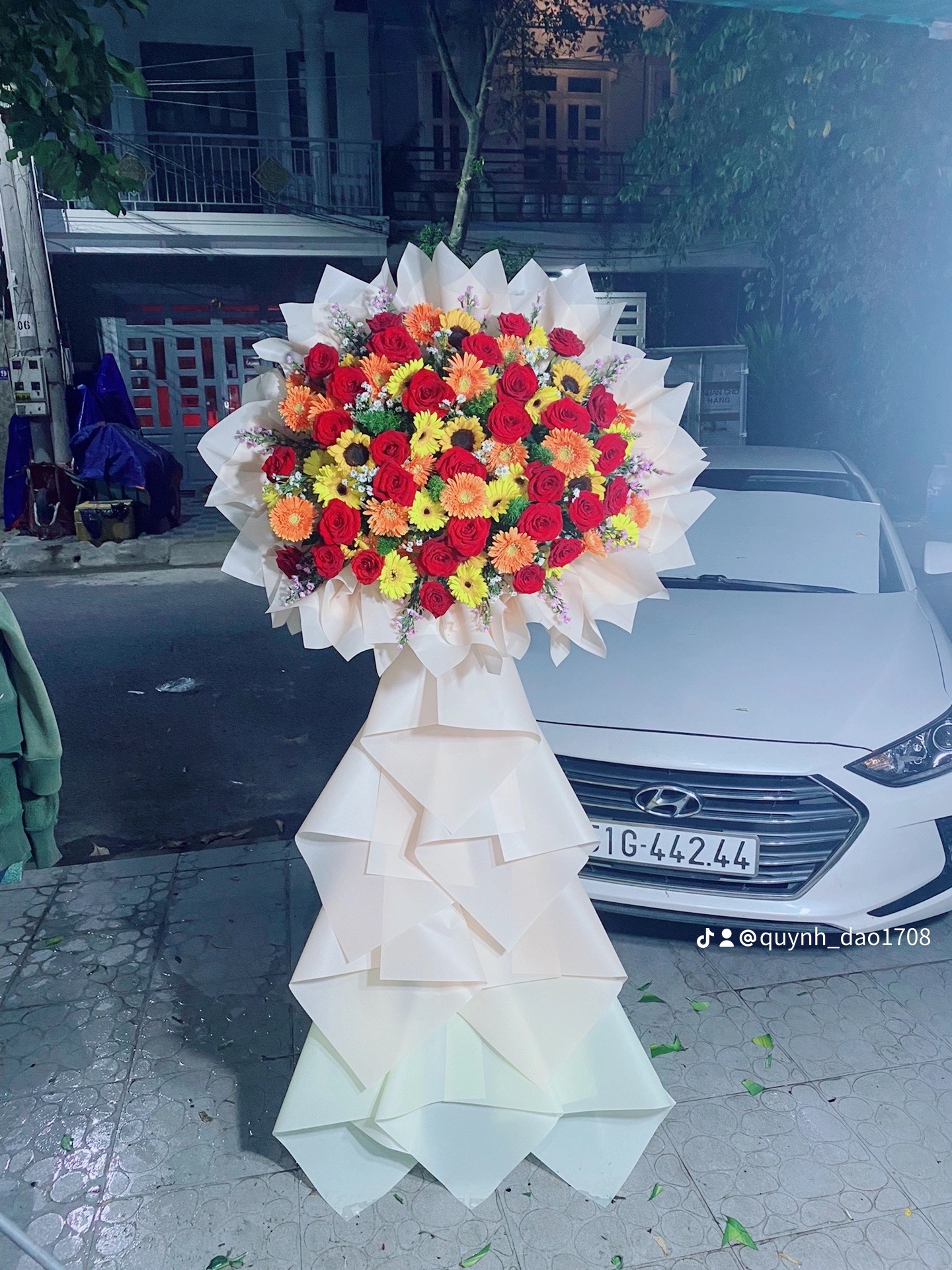 Kệ hoa khai trương giá rẻ tại Thủ Đức