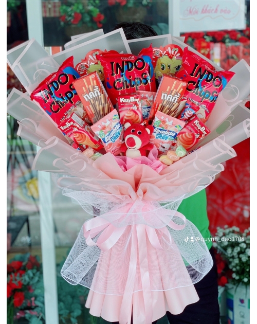 Bó hoa bánh gấu dâu dễ thương tại Thủ Đức