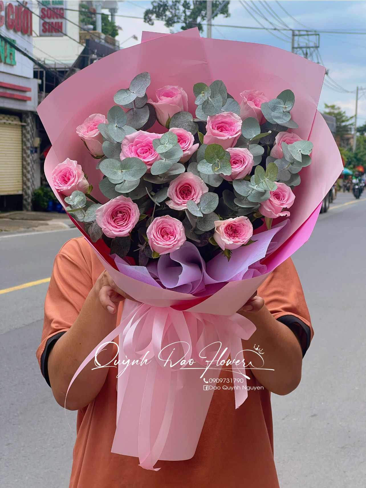 Bó hoa hồng lạc thần bình Tân 