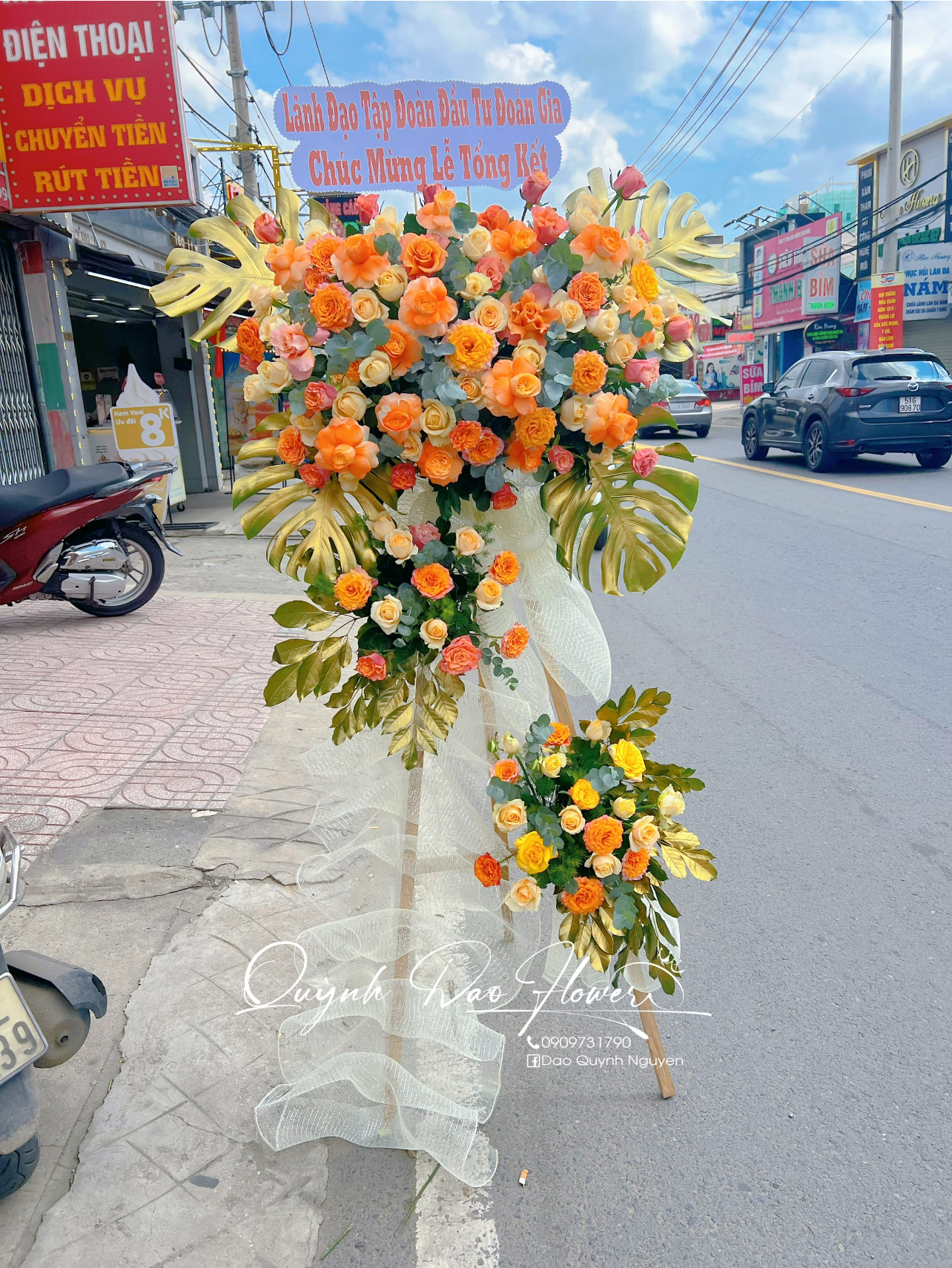 Kệ hoa Tone cam vàng tại thuận an 