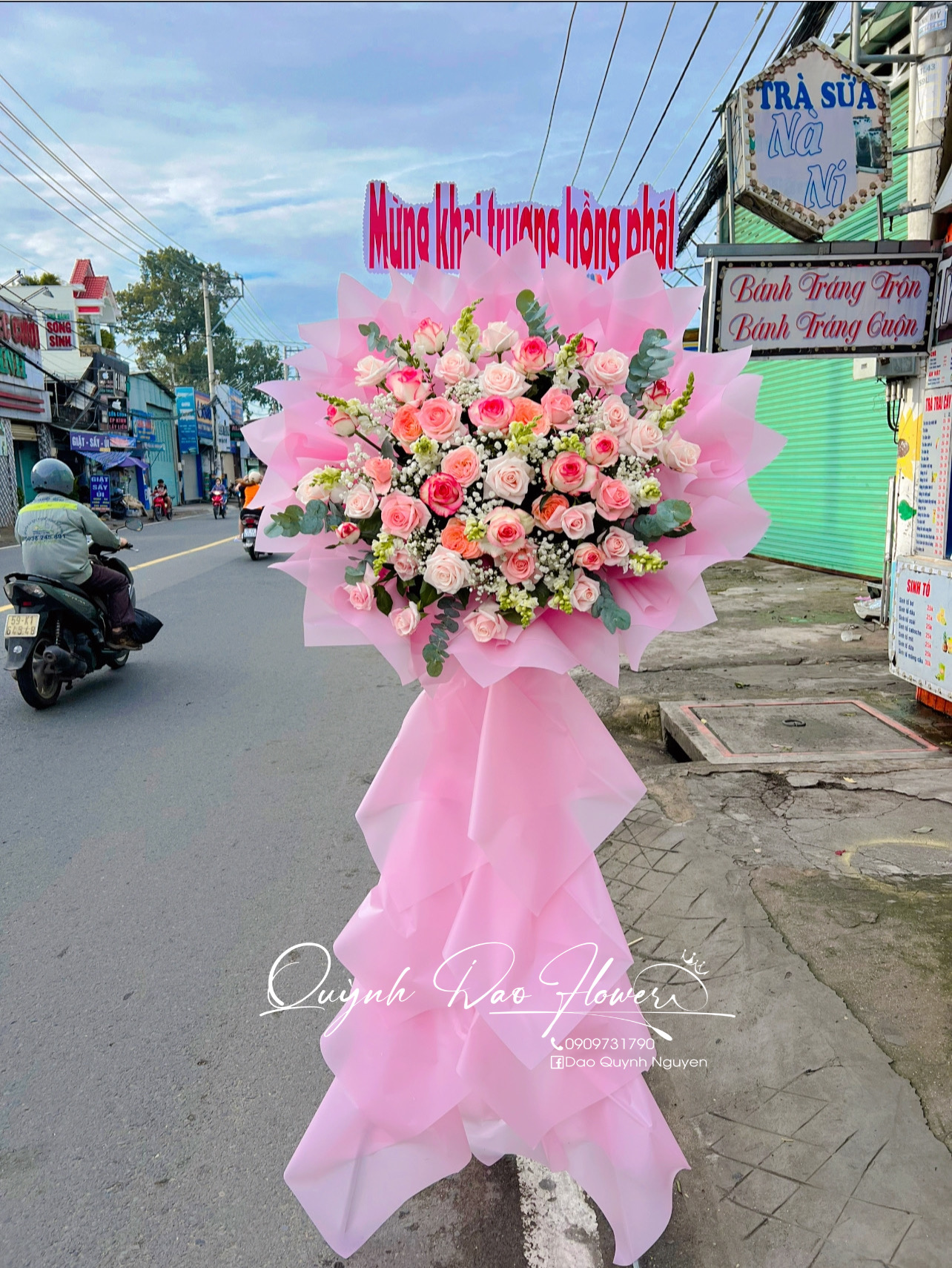Kệ khai trương tone Hồng giá rẻ
