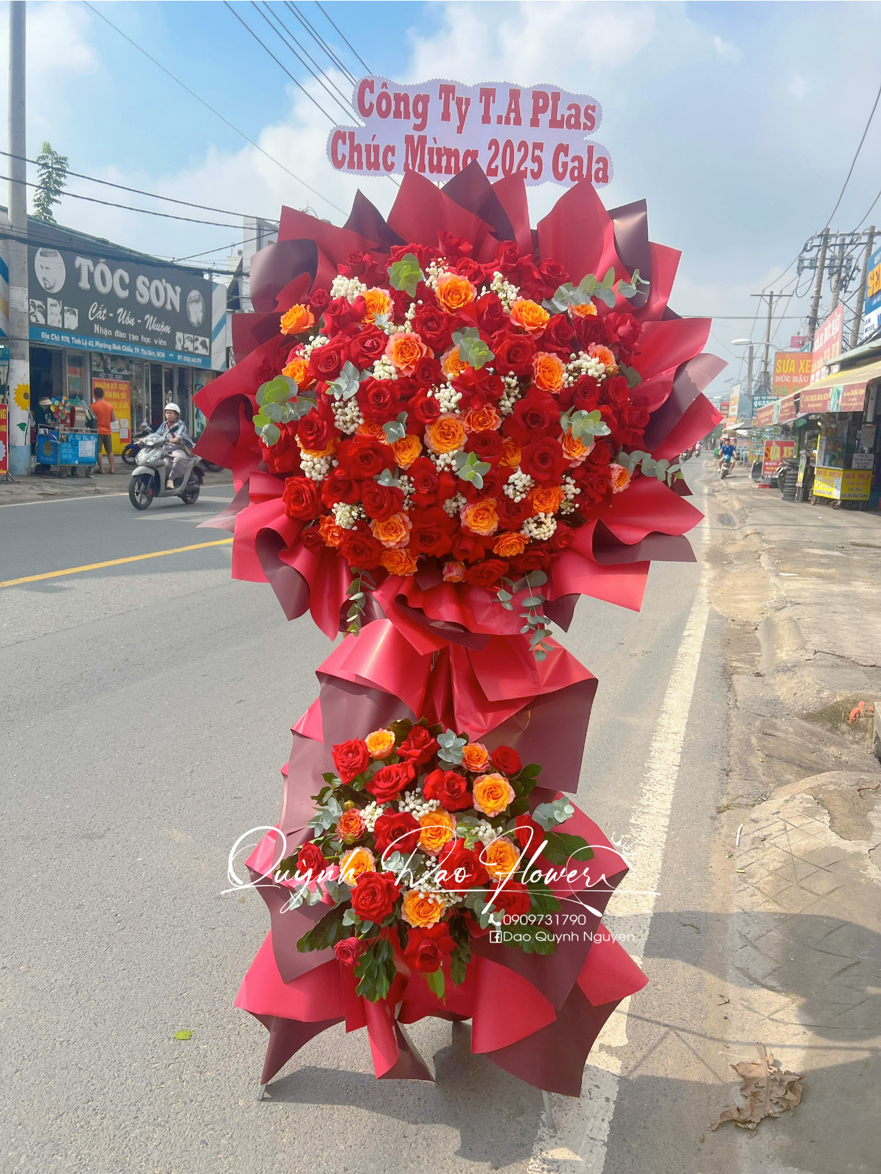 Kệ khai trương to đẹp rực rỡ