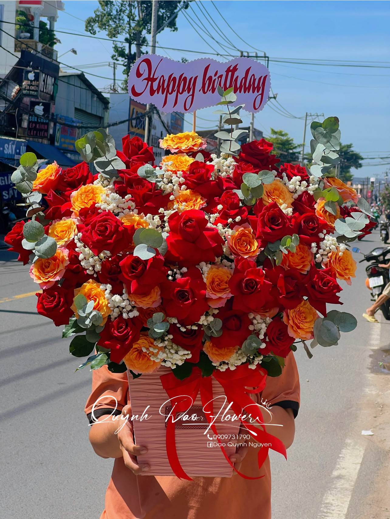 Giỏ hoa khổng lồ thủ Đức 