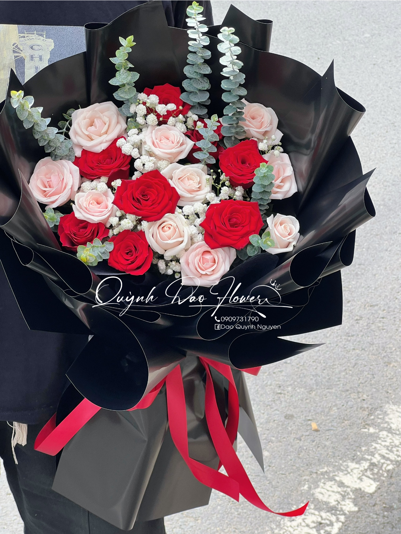 Bó hoa đỏ đen 20/10