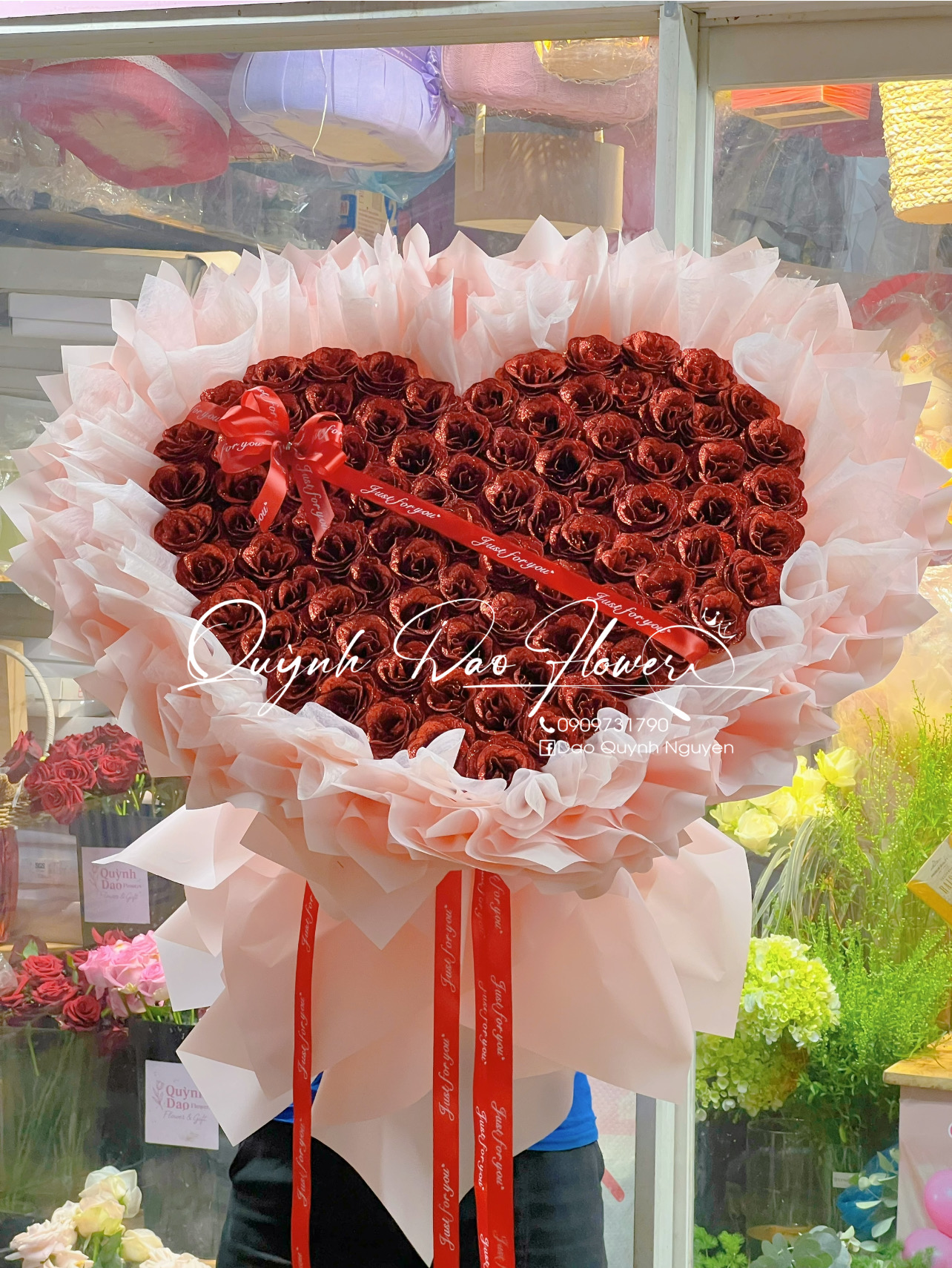 Bó hoa trái tim đỏ khổng lồ