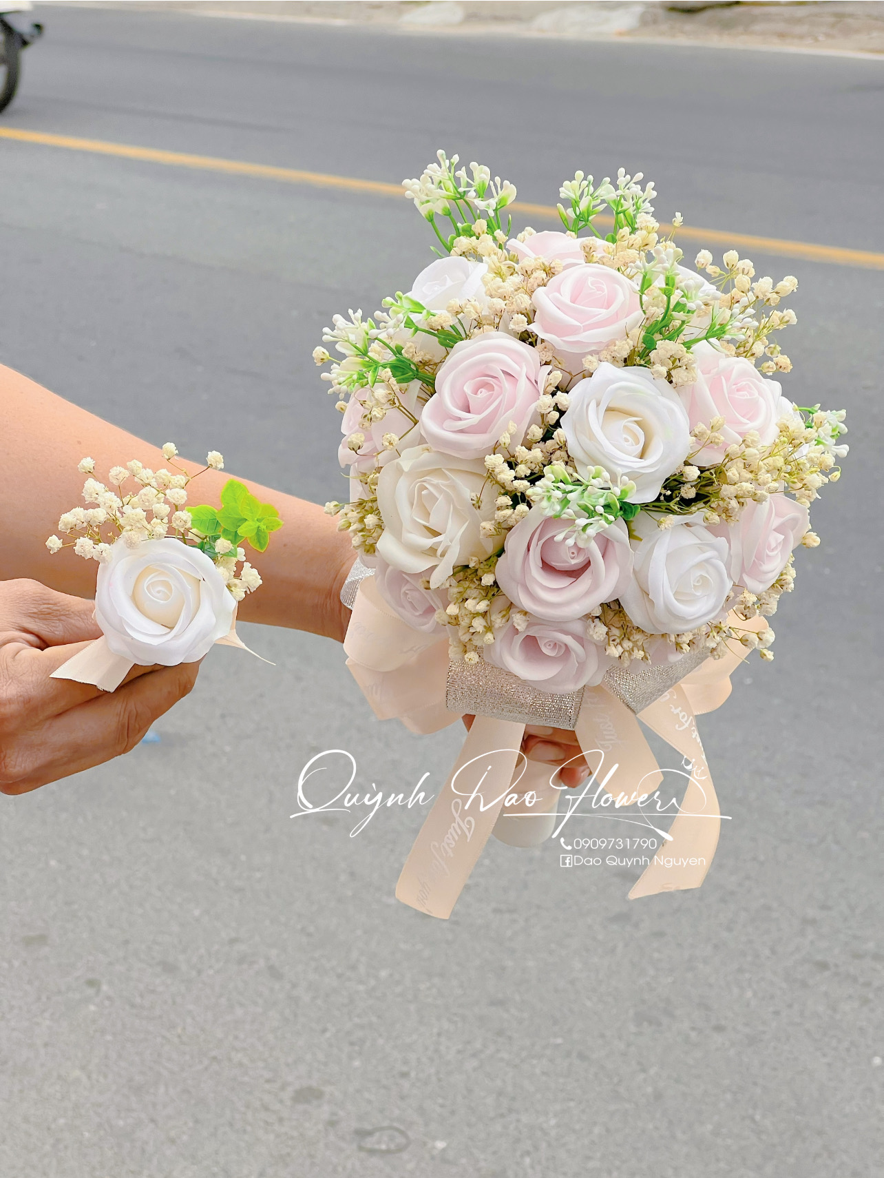 Bó hoa cưới sáp tone trắng 