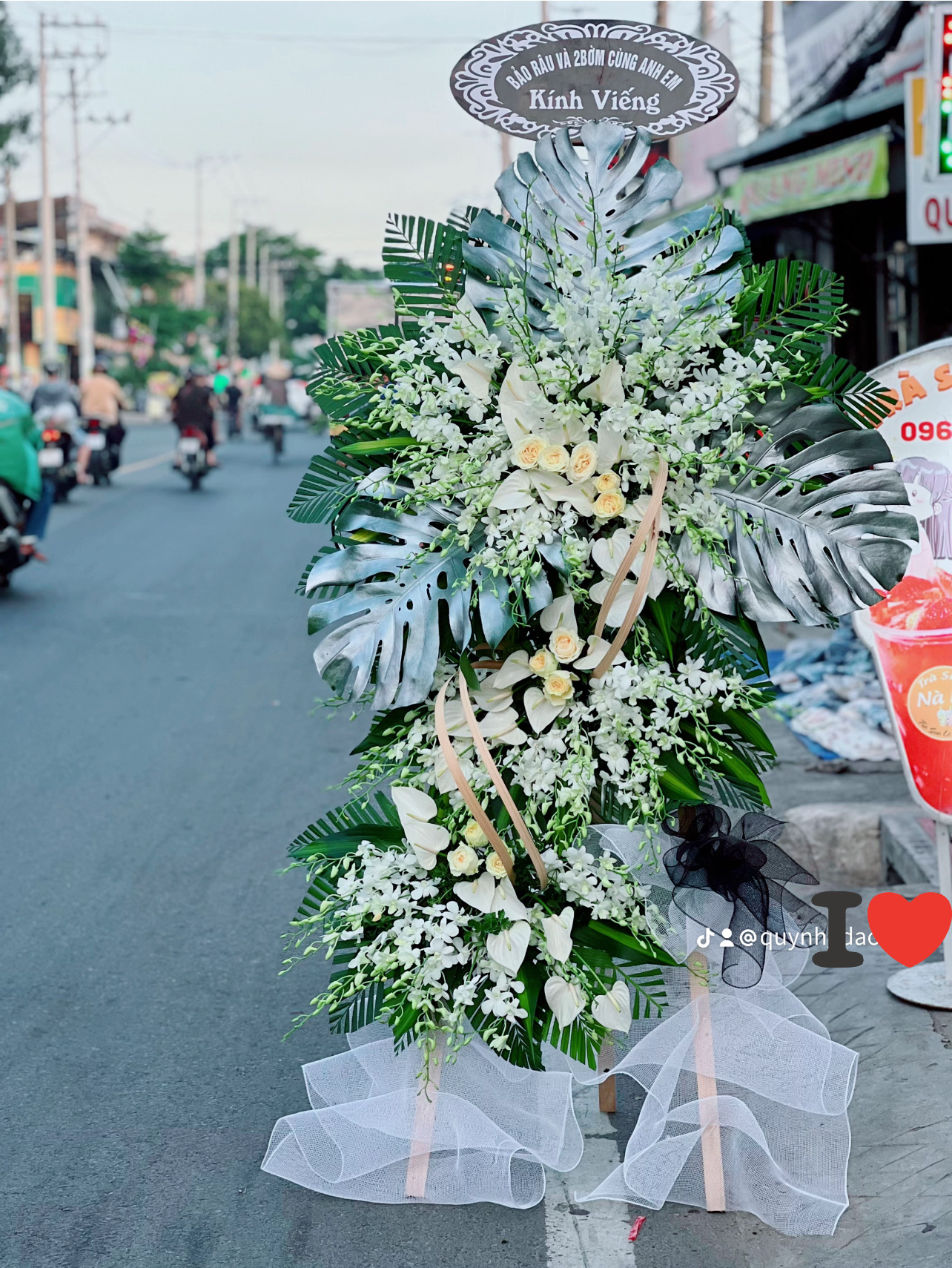 Kệ tang hiện đại cao cấp , shop hoa gần nhất tại thủ đức 