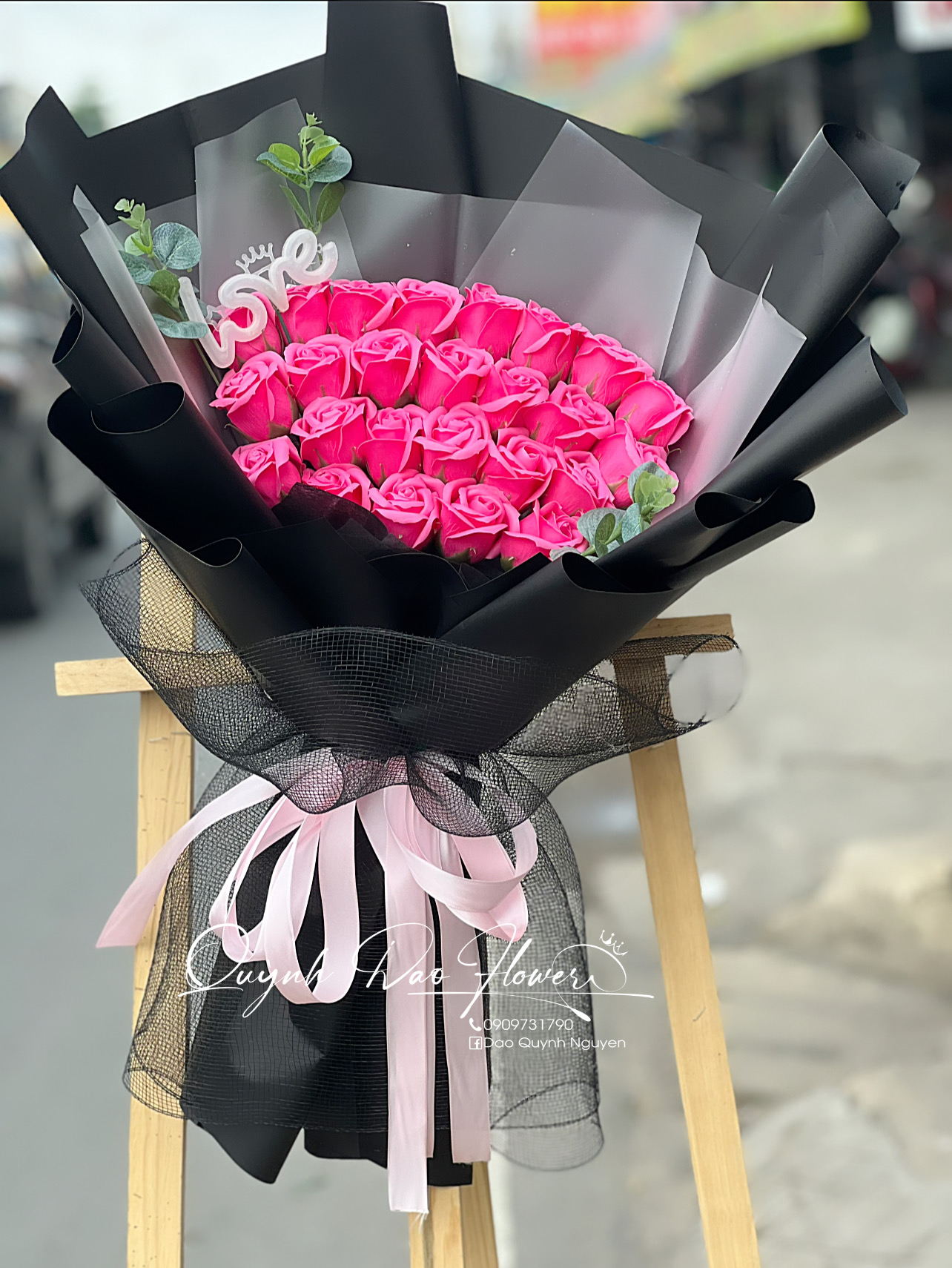 Bó hoa sáp Hồng dâu 25 bông giá rẻ tại Bình Nhâm, Lái Thiêu, Bình dương 