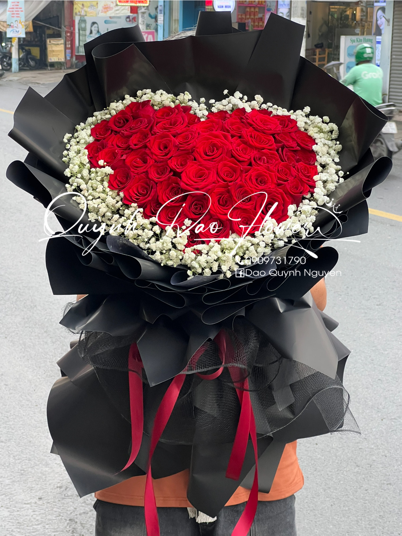 Bó hoa trái tim khổng lồ thủ Đức 