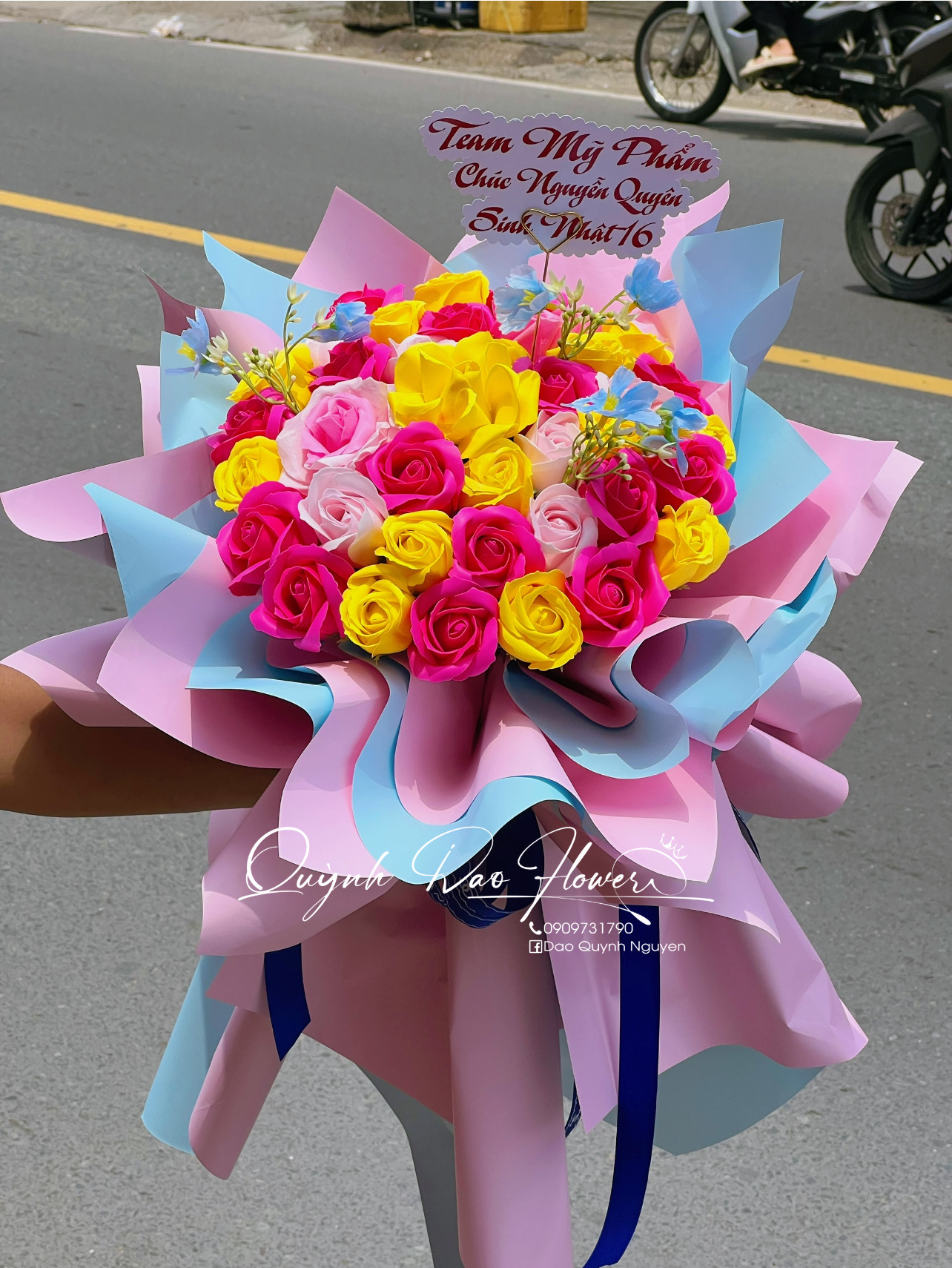 Hoa mix nhiều màu rực rỡ