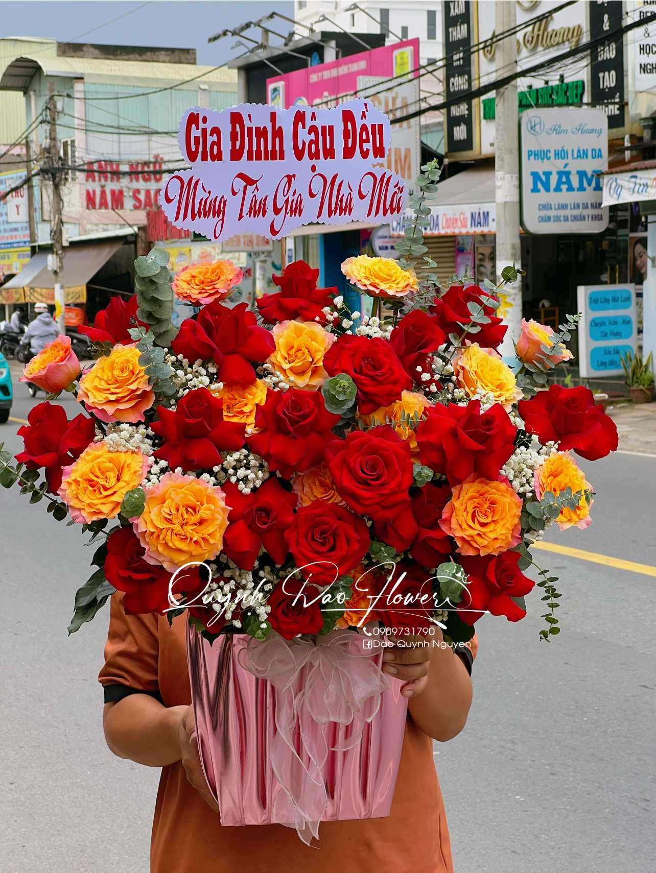 Giỏ hoa cam đỏ tặng sếp 
