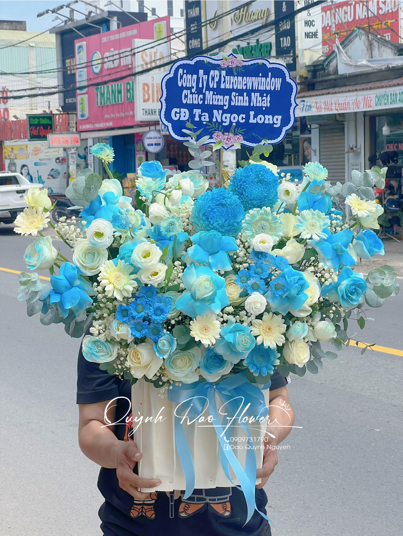 Giỏ hoa xanh dương to đẹp 