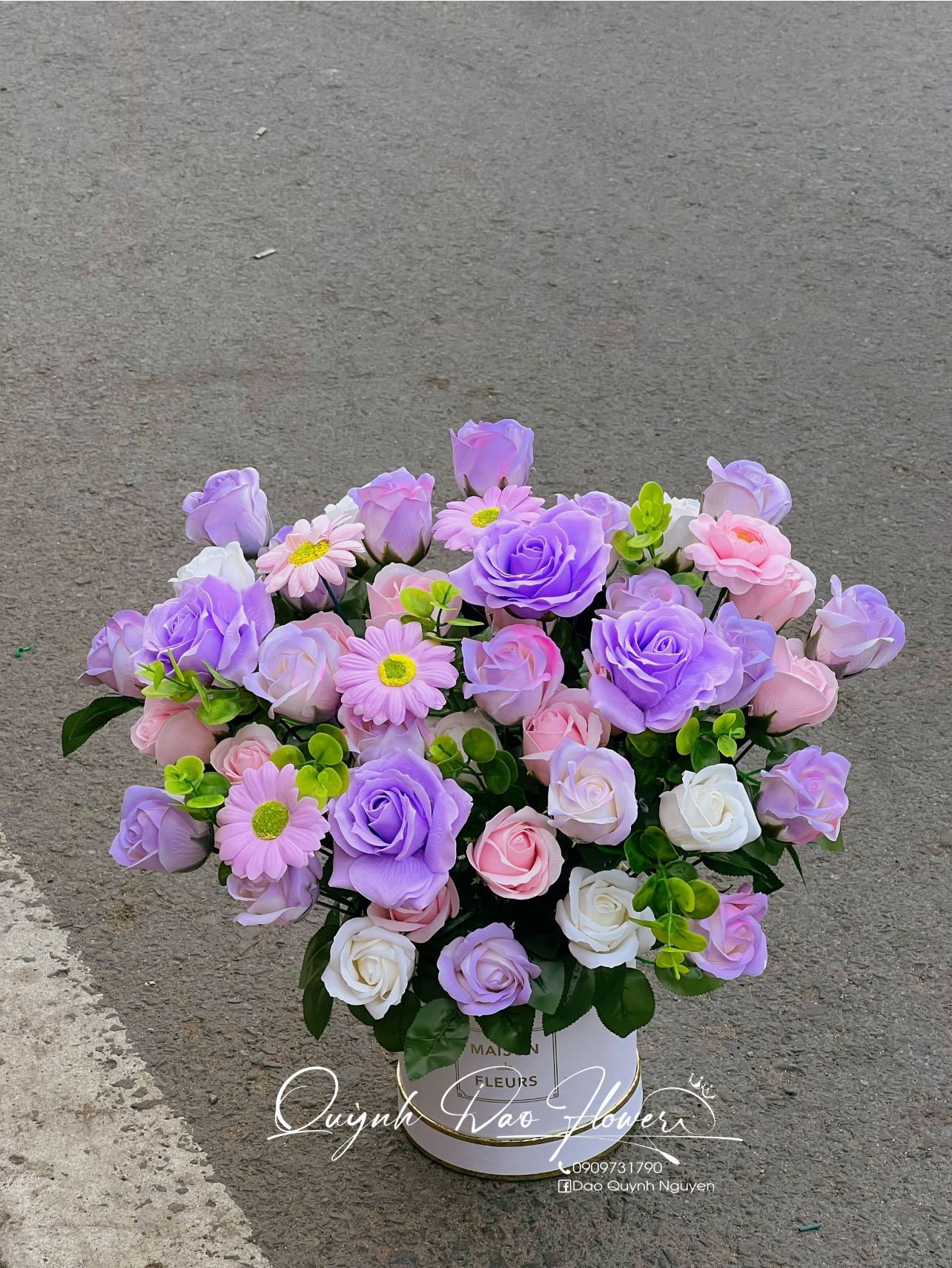 Hop hoa Tone tím tặng mẹ