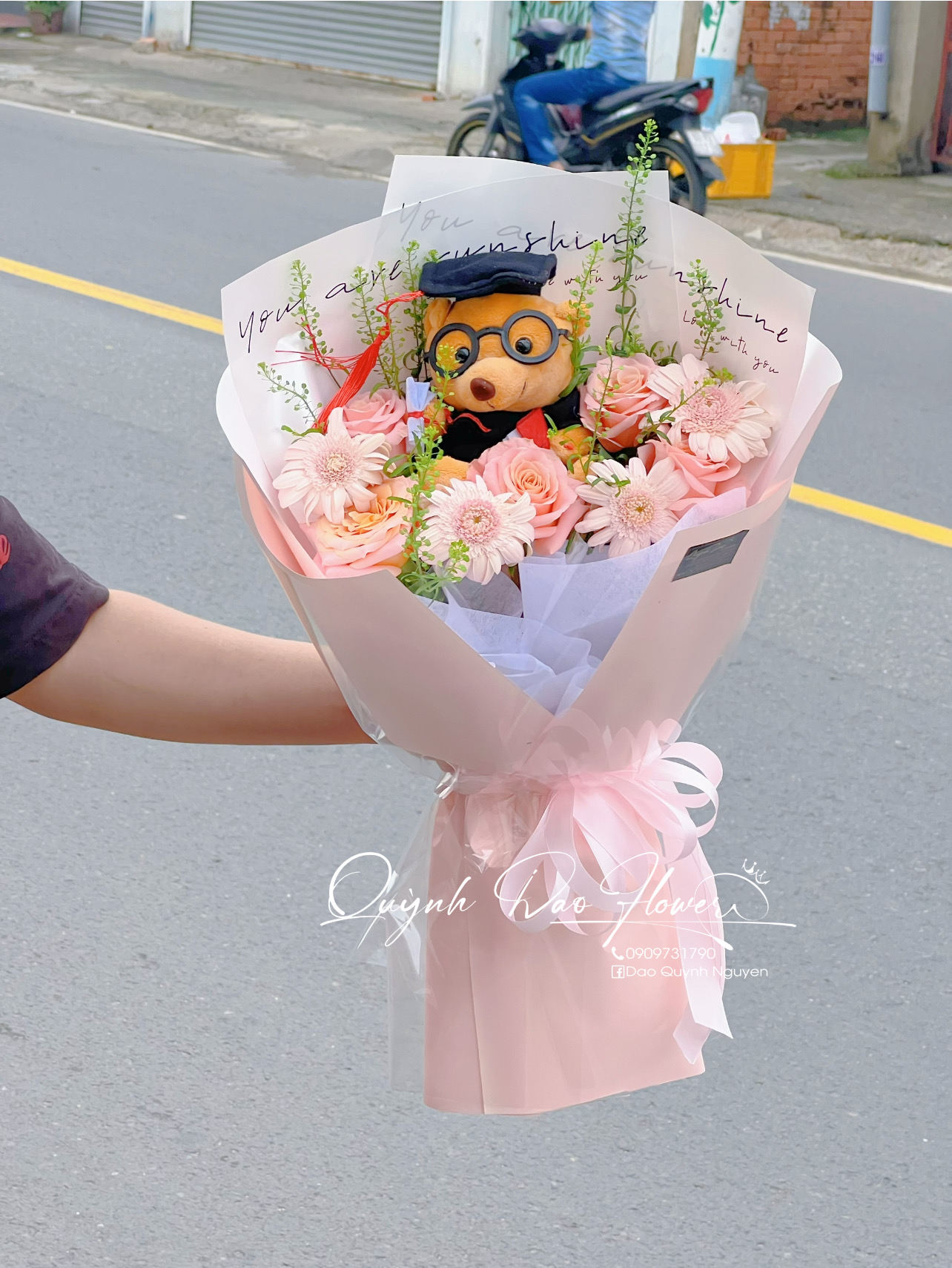 Hoa tốt nghiệp bình chiểu